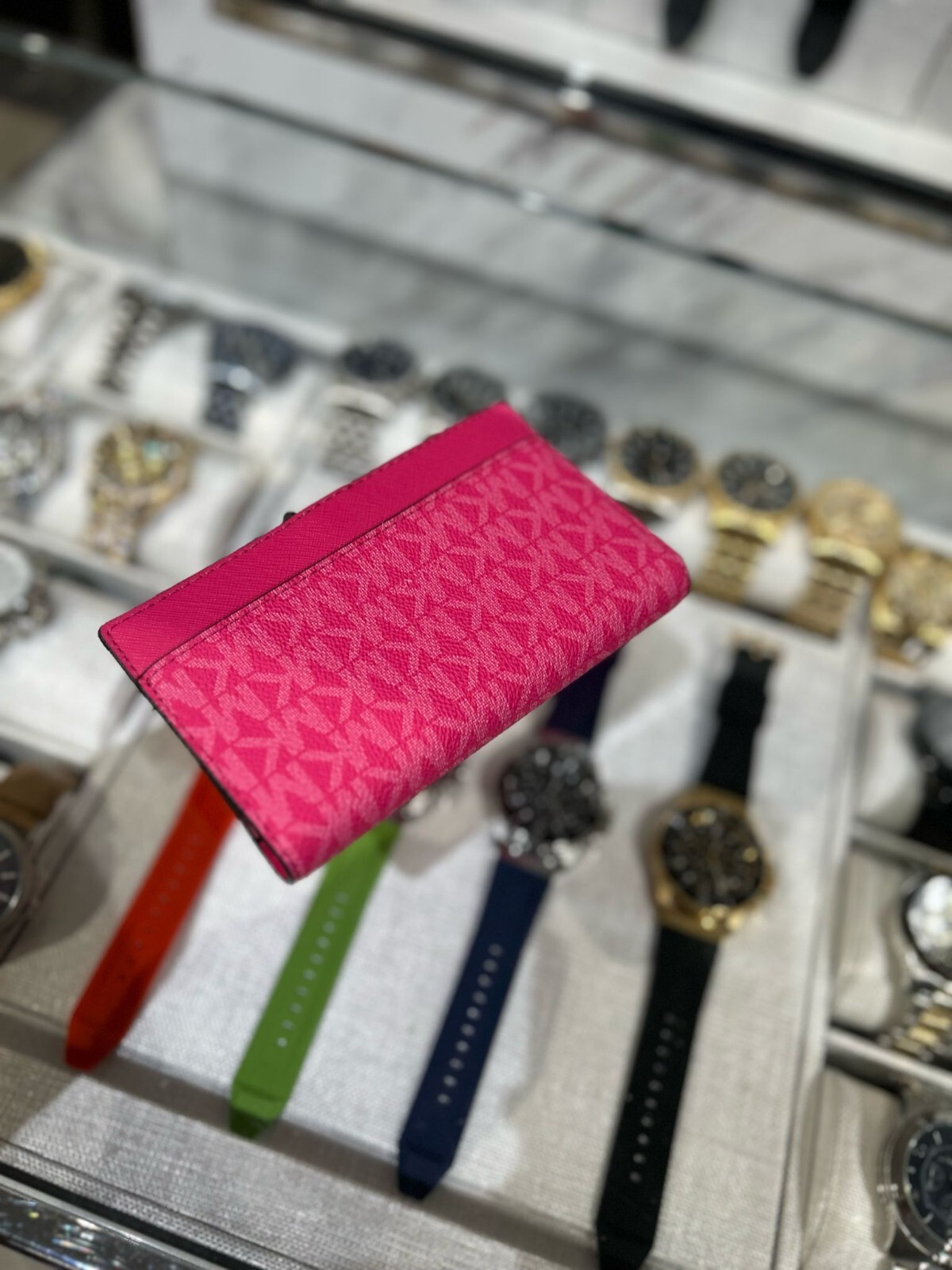 Michael Kors Greenwich Women Medium MK Logo Bifold Card Zip Wallet Variation
