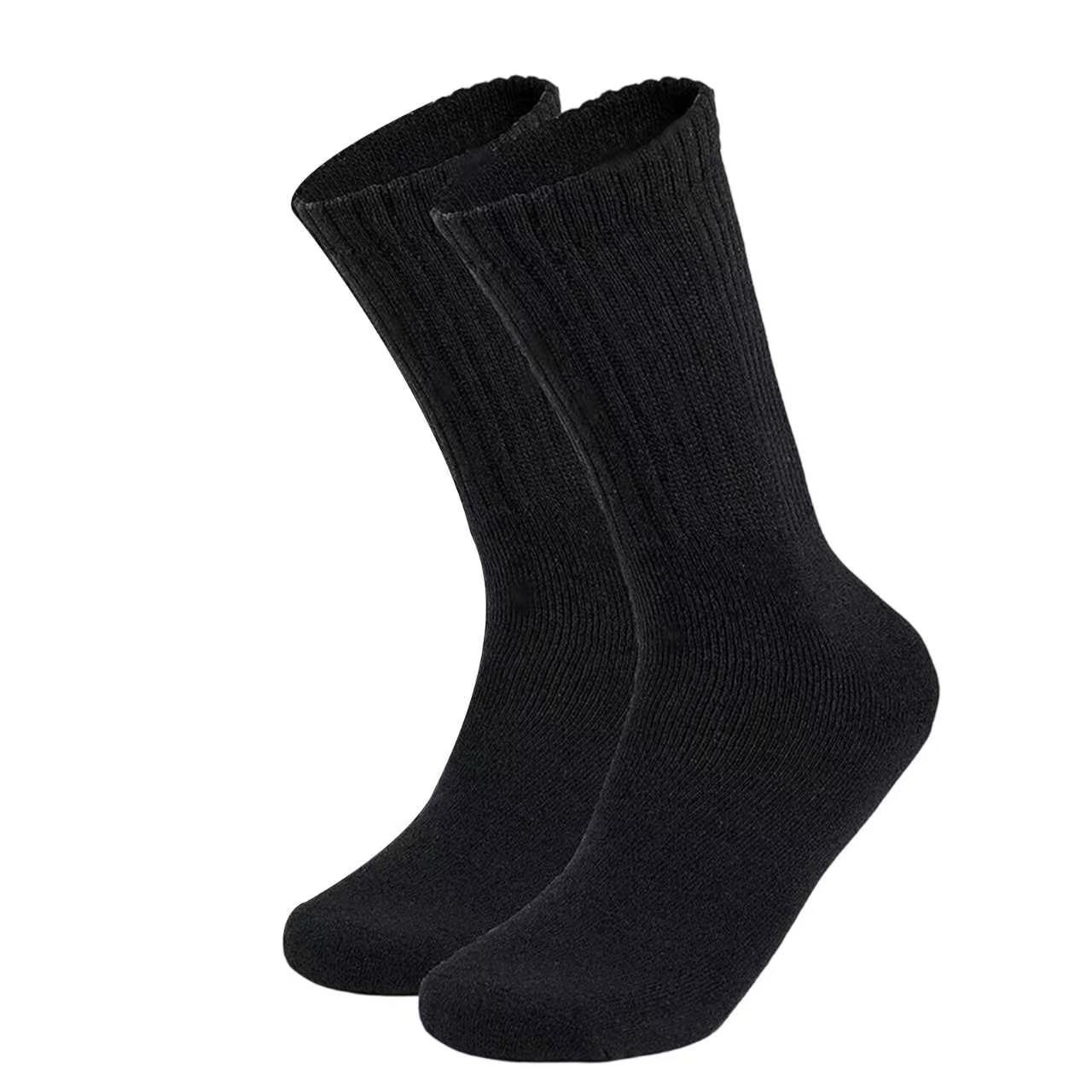 New Men’s solid color sports cotton boat socks in white/black,