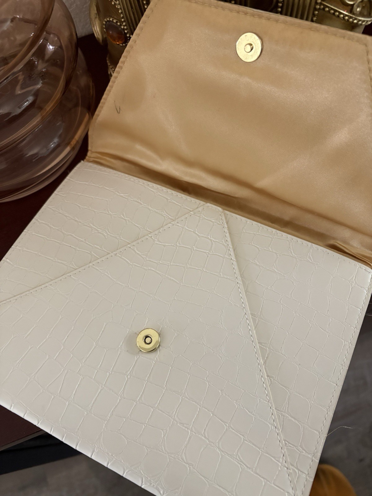 Ralph Lauren White Croc Embossed Clutch, Magnetic Closure hand purse