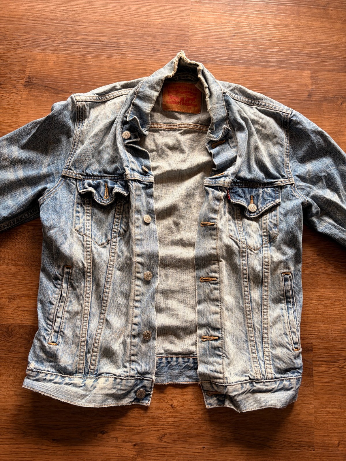 Sz S Levi’s Men’s Blue Denim Trucker Jacket Faded Distressed Jean Well Loved