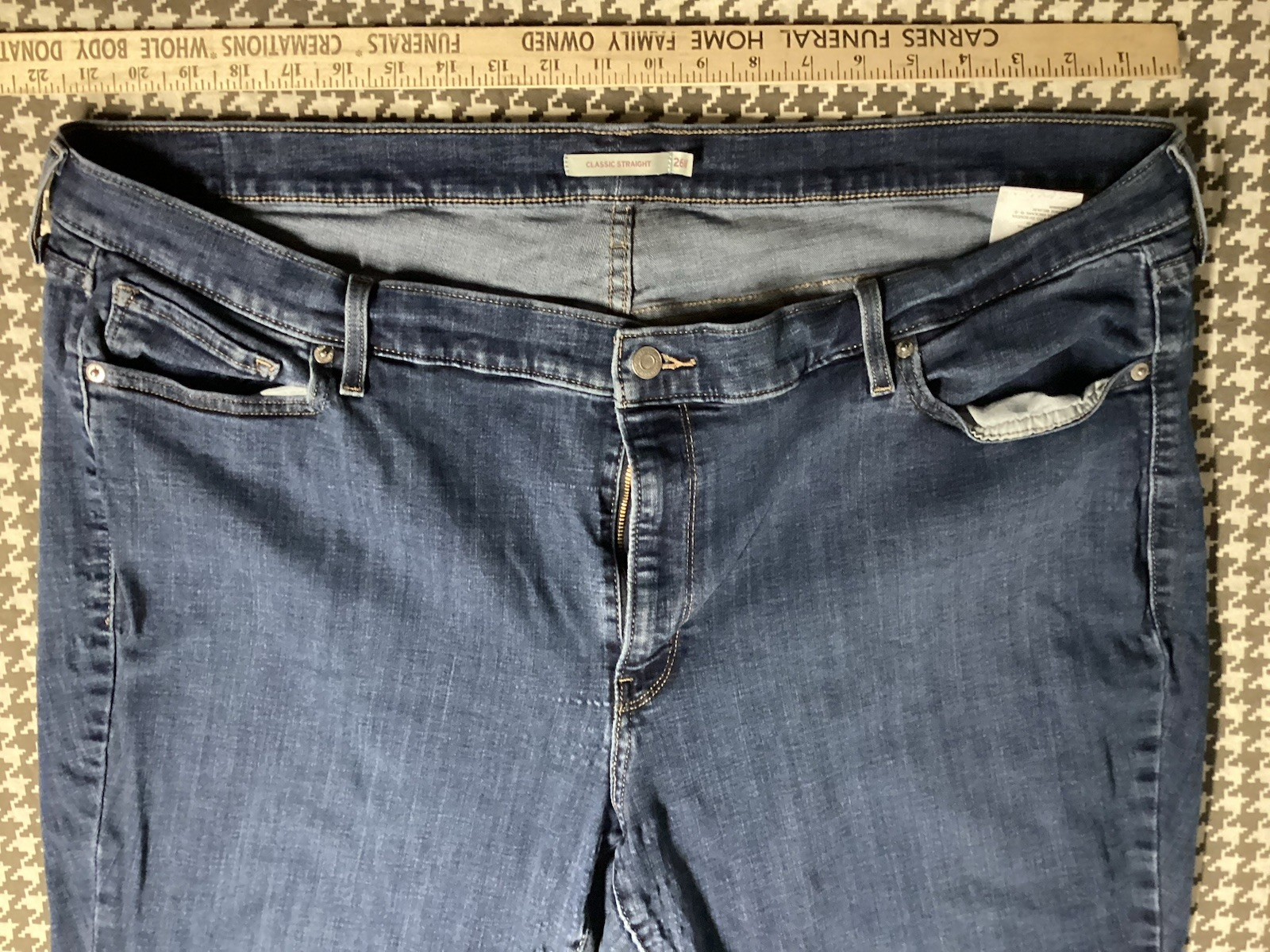 Levis Jeans Womens 26W M Blue Denim Classic Straight Leg Dark Wash