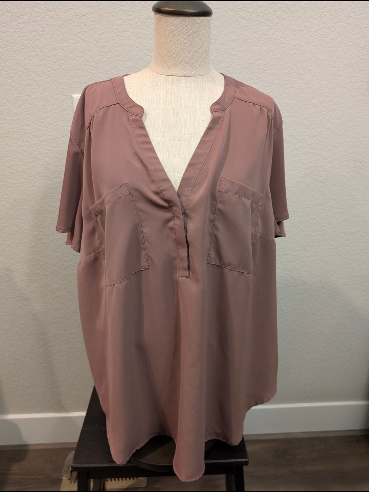 torrid Sz 2 Dusty Mauve V-Neck Pocket Office Casual Blouse