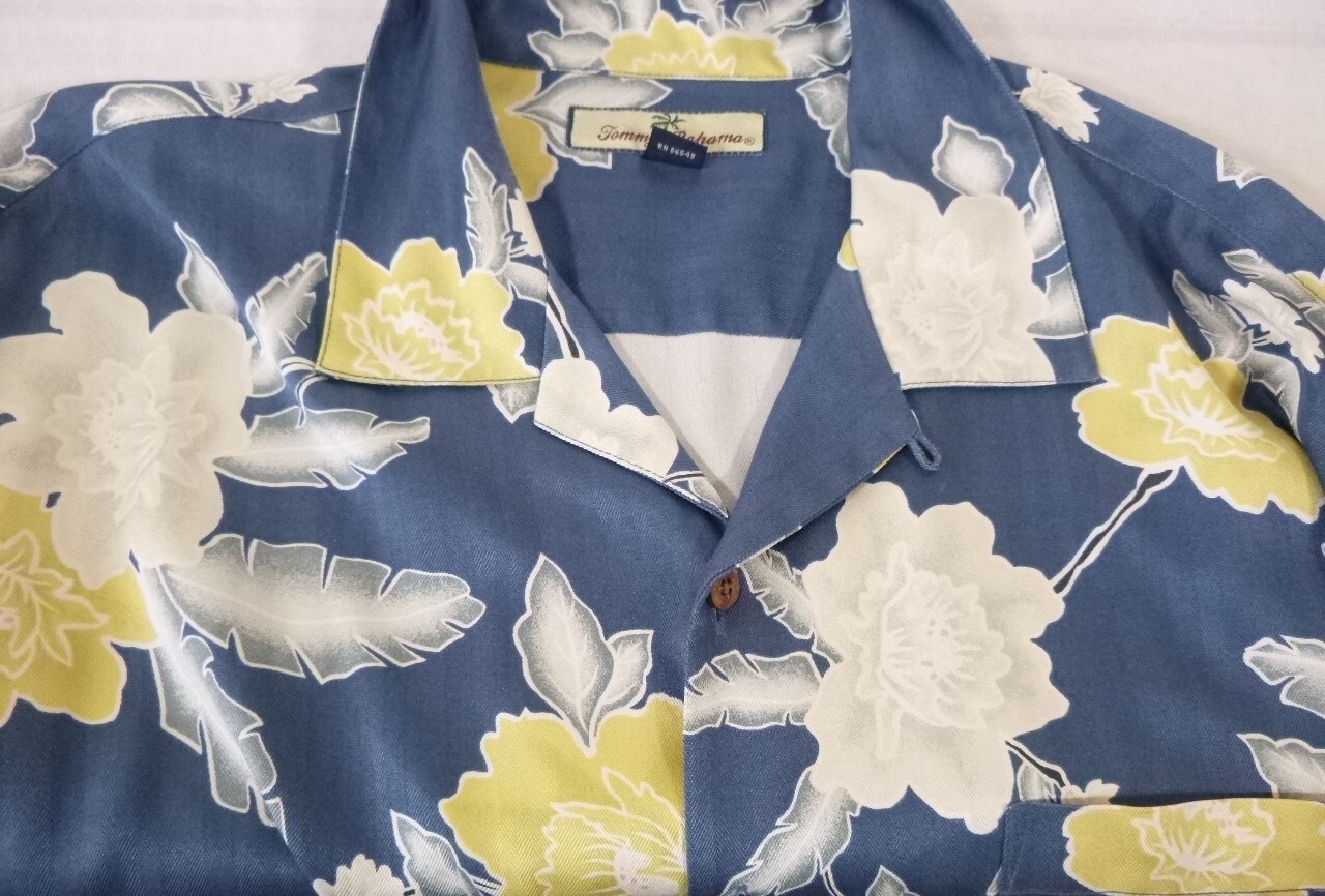 Tommy Bahama-Mens Hawaiian Shirt-Large-Blue Floral-Casual Button Down-100% Silk