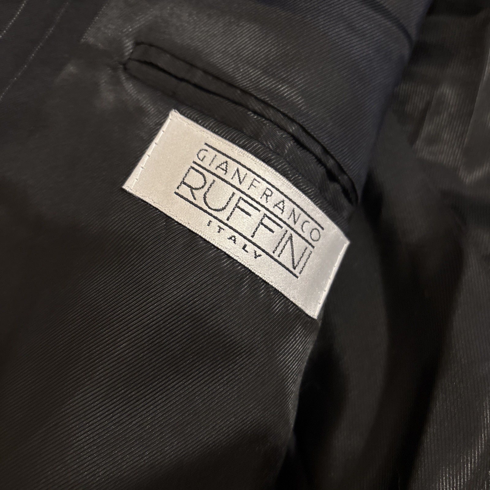 40R 34X28 Gianfranco Ruffini Men’s Black Pinstripe Suit
