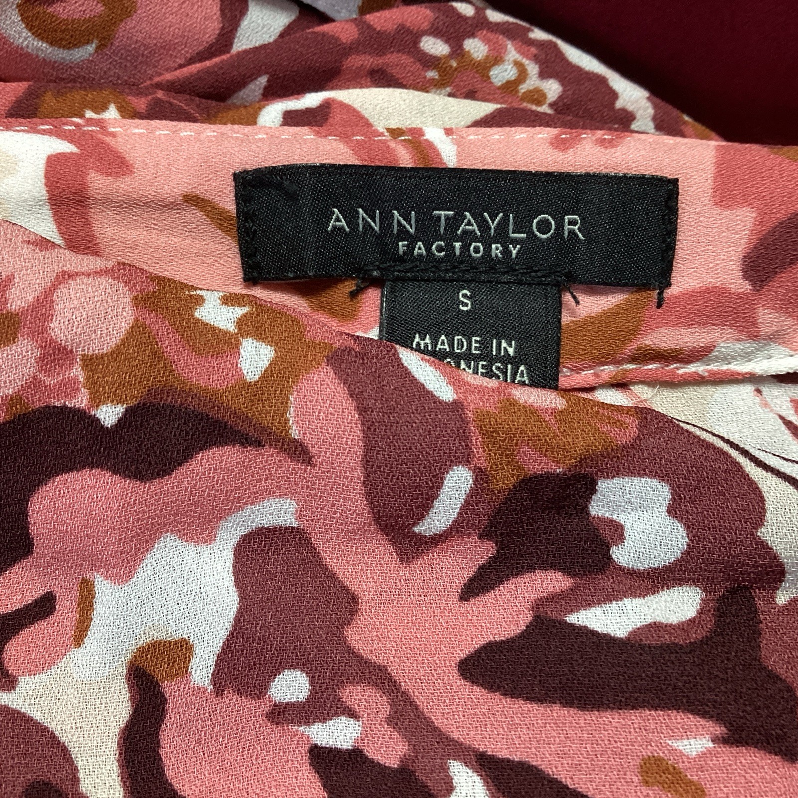 Ann Taylor Blouse Top Floral Button Down Size Small Long Sleeve Collared