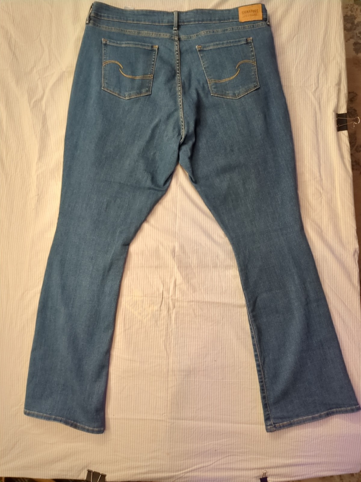 Signature By Levi Strauss Size 20M Women’s Denim Jeans Boot Cut Mid Rise 35”x32”