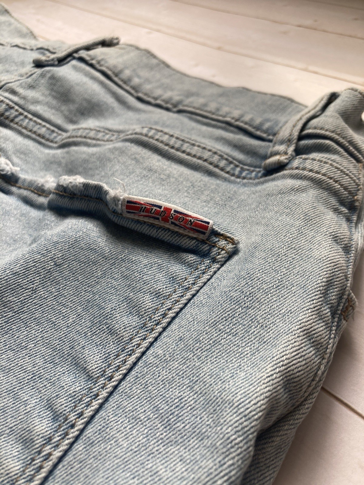 Hudson Kass Jeans Womens 27 (US 4) Light Wash Distressed Straight Leg Raw Hem
