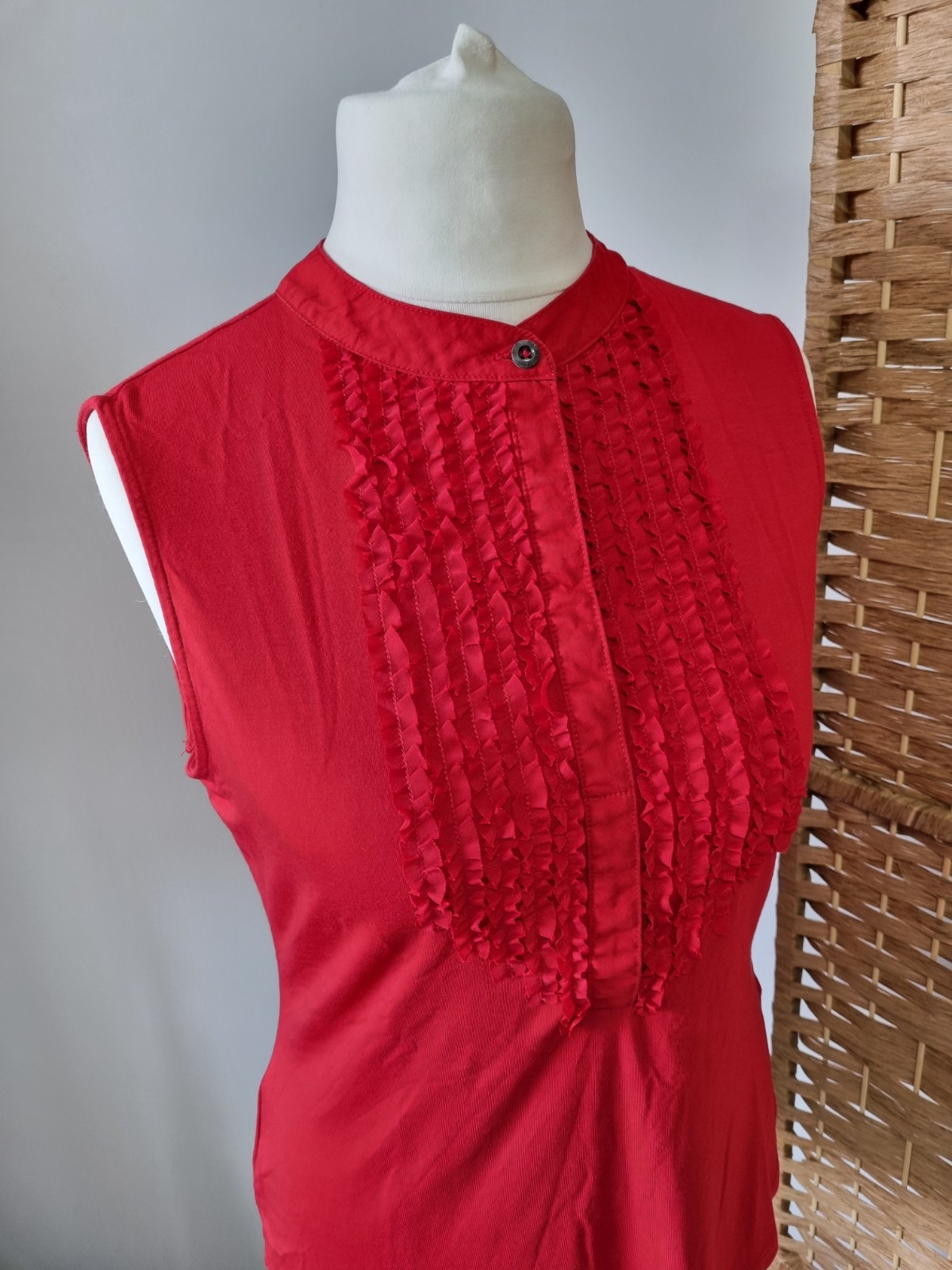 Karen Millen Red Ruffle Sleeveless Blouse Top Size 12 Jersey Summer Statement