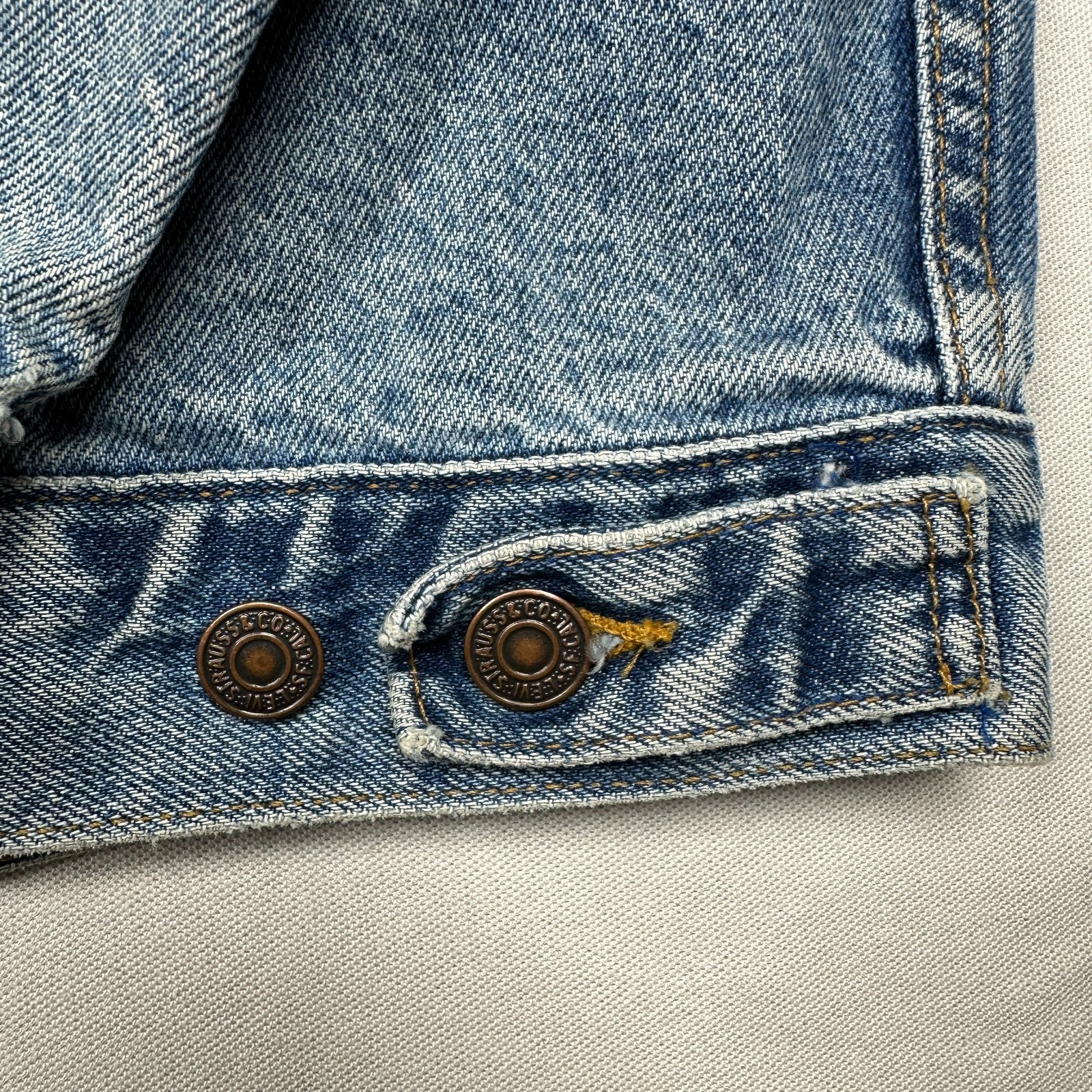 Levi’s Medium Wash Denim Jacket Blue – Size XL