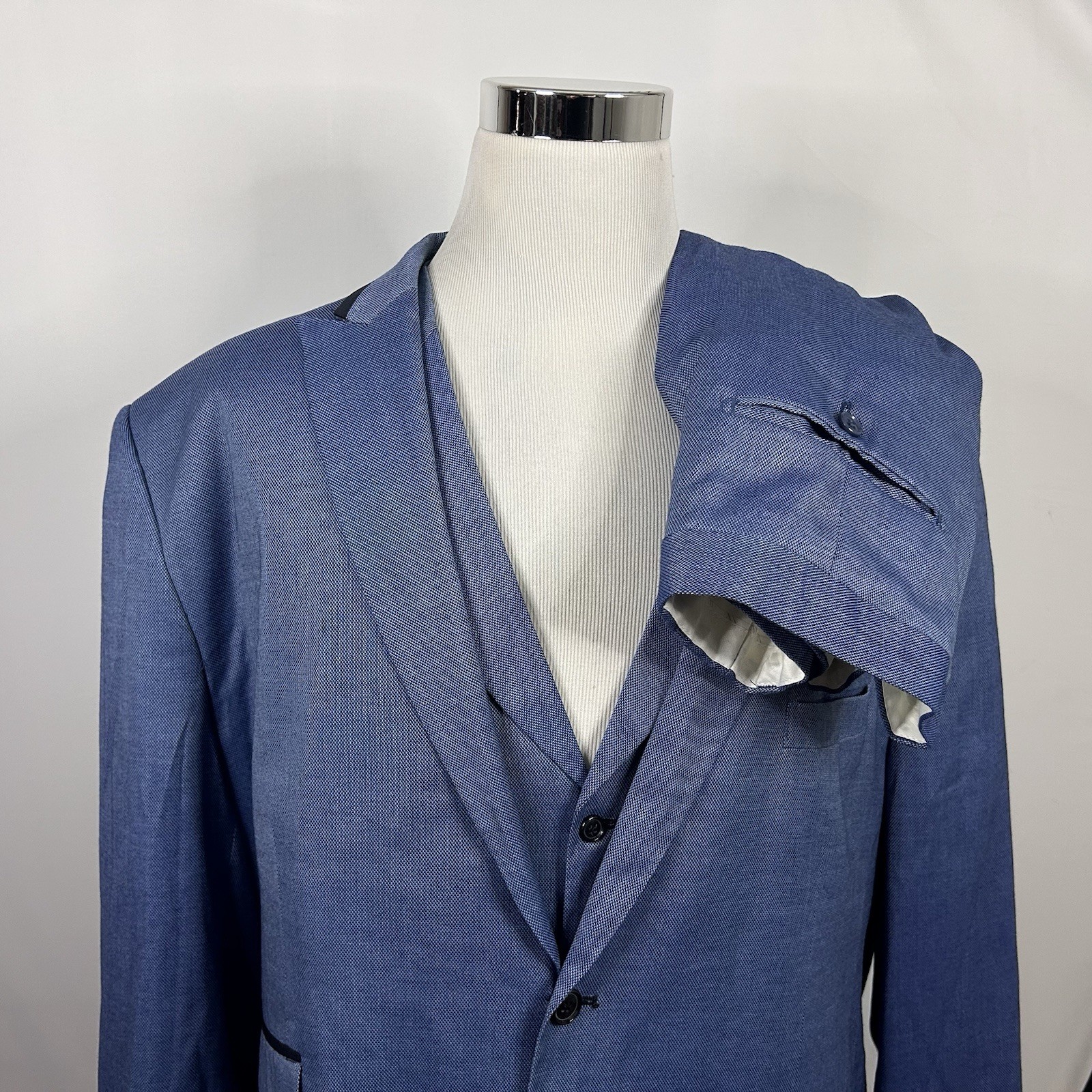 Lineage 56R 3 pc Suit 52×34 Pleated Blue Peal Lapel Two Button Double Vented