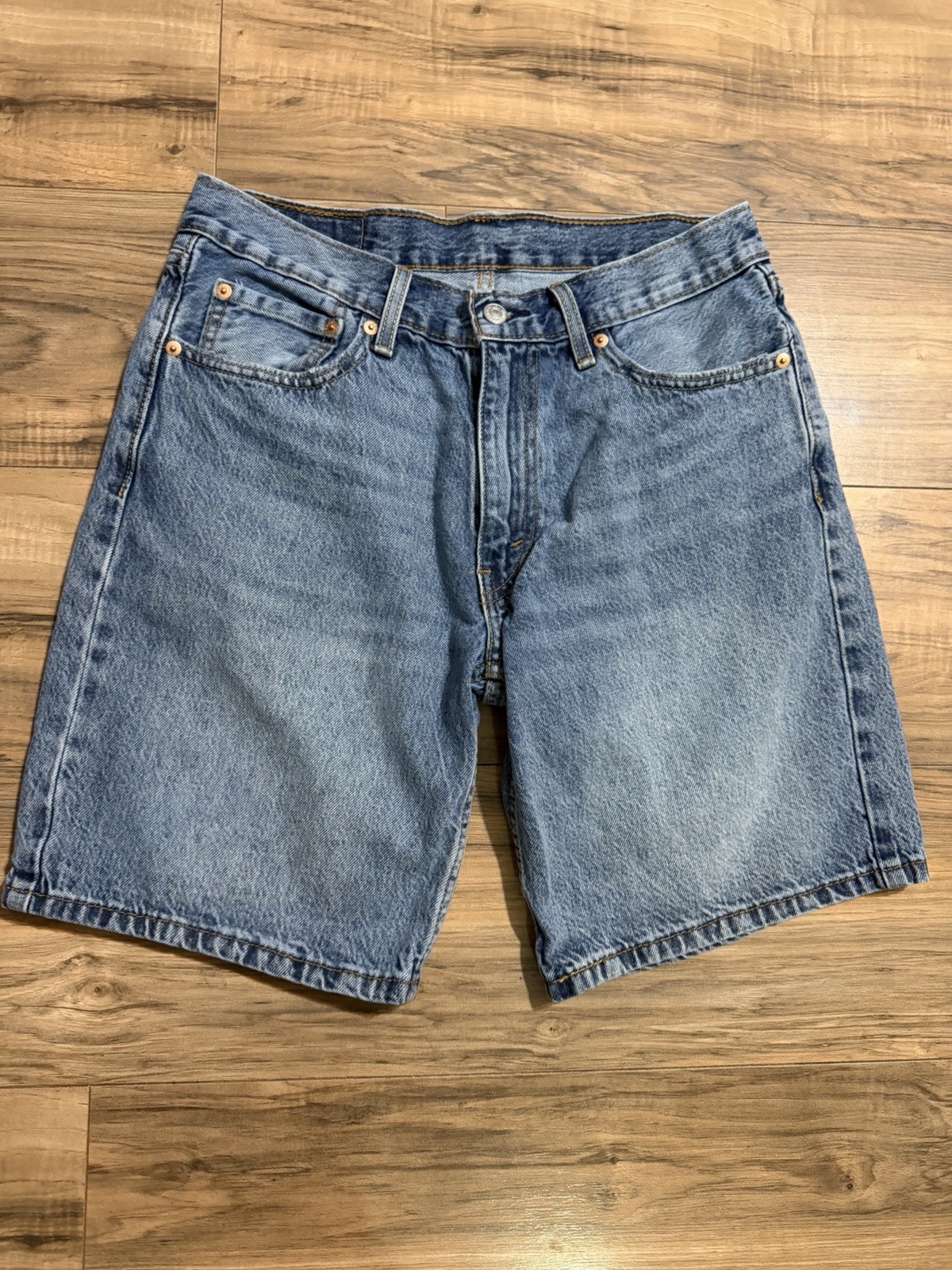 Levi’s Men’s Blue Medium Wash Denim Jean Shorts Zip Fly 5-Pocket Logo