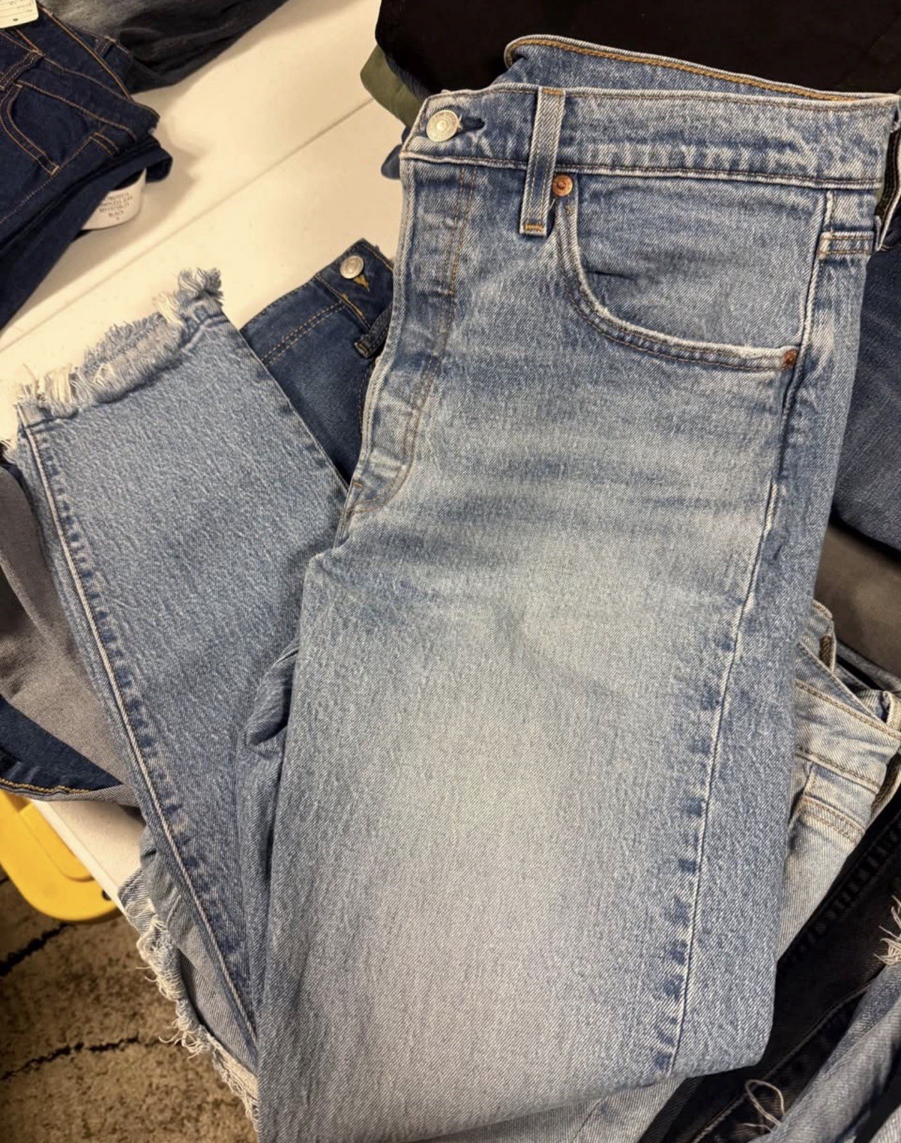 Levi’s Premium women’s Blue Light Wash Denim Jeans Straight Slim Mid Rise