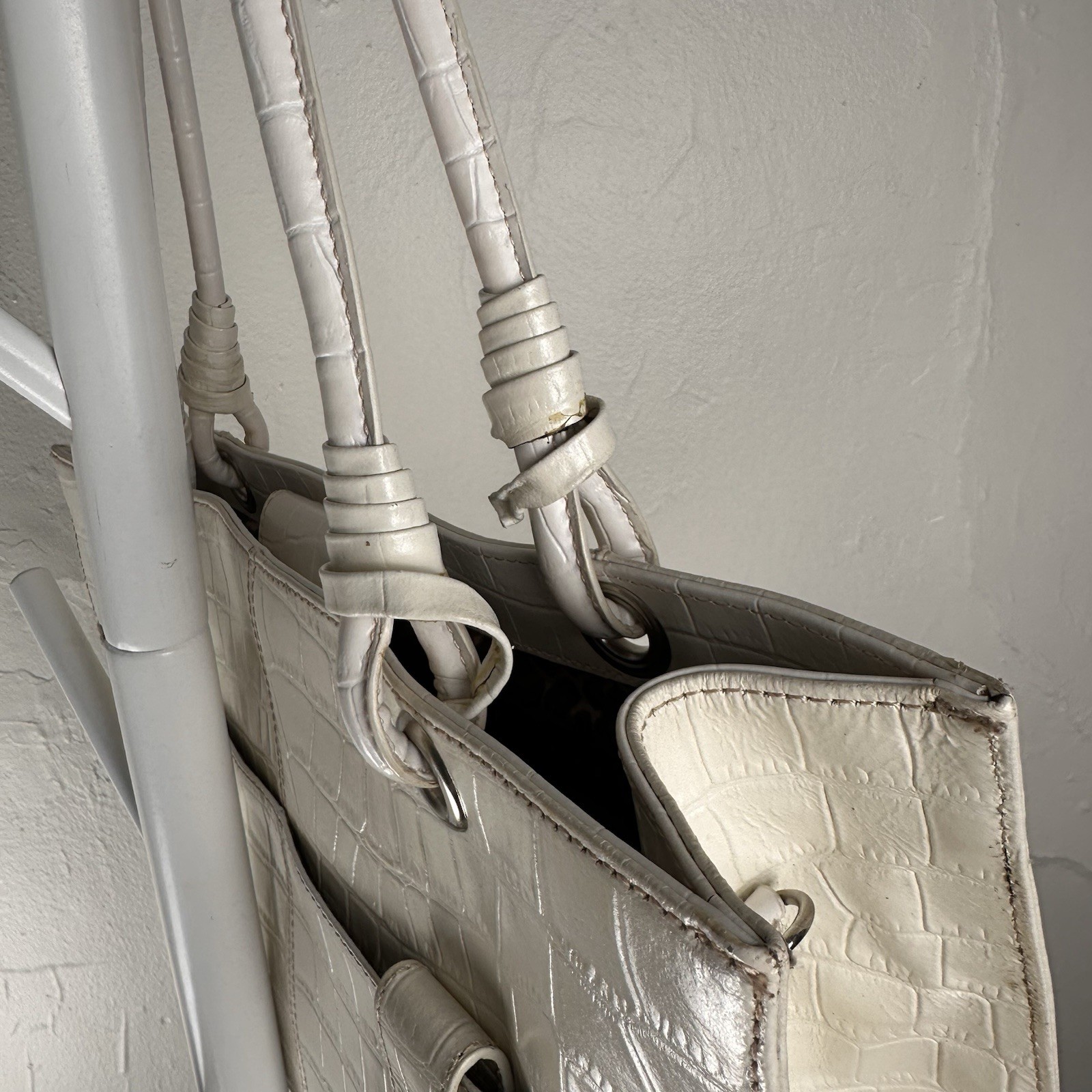 Wilson Leather Women’s White Embossed Tote Animal Print Lining Snap Zip Pockets