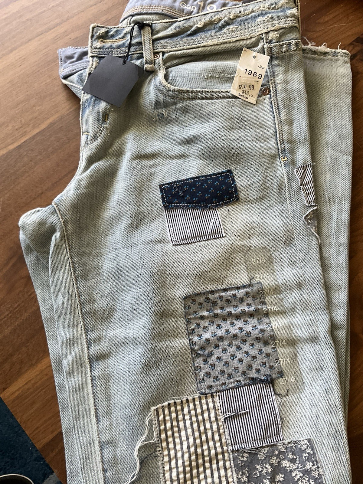 Gap 1969 Girlfriend Jeans Women 27 4 Light Wash Patchwork Distressed Jeans NWT