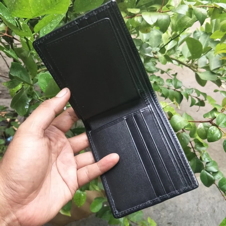 SPECIAL STINGRAY SKIN LEATHER MEN’S WALLET – BLACK THORN VARIATION
