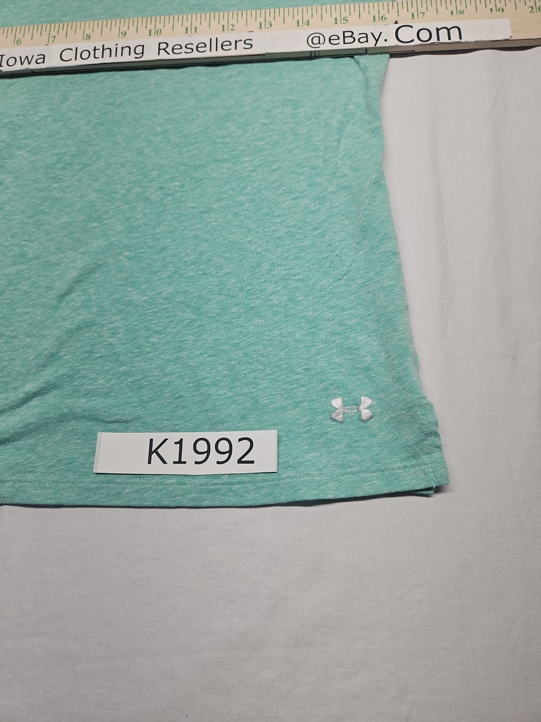 Under Armour Charged Women’s Medium Semi Fitted Cut Off Workout Shirt Green