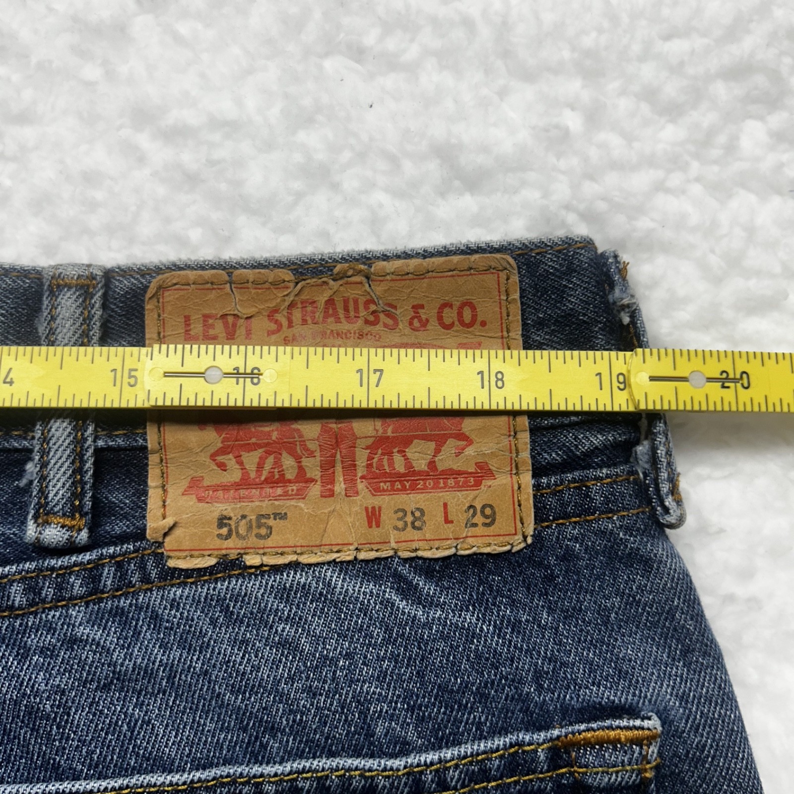 Levis 505 Jeans Mens 38 x29 (38×28) Straight Leg Medium Wash Blue Fly Zipper