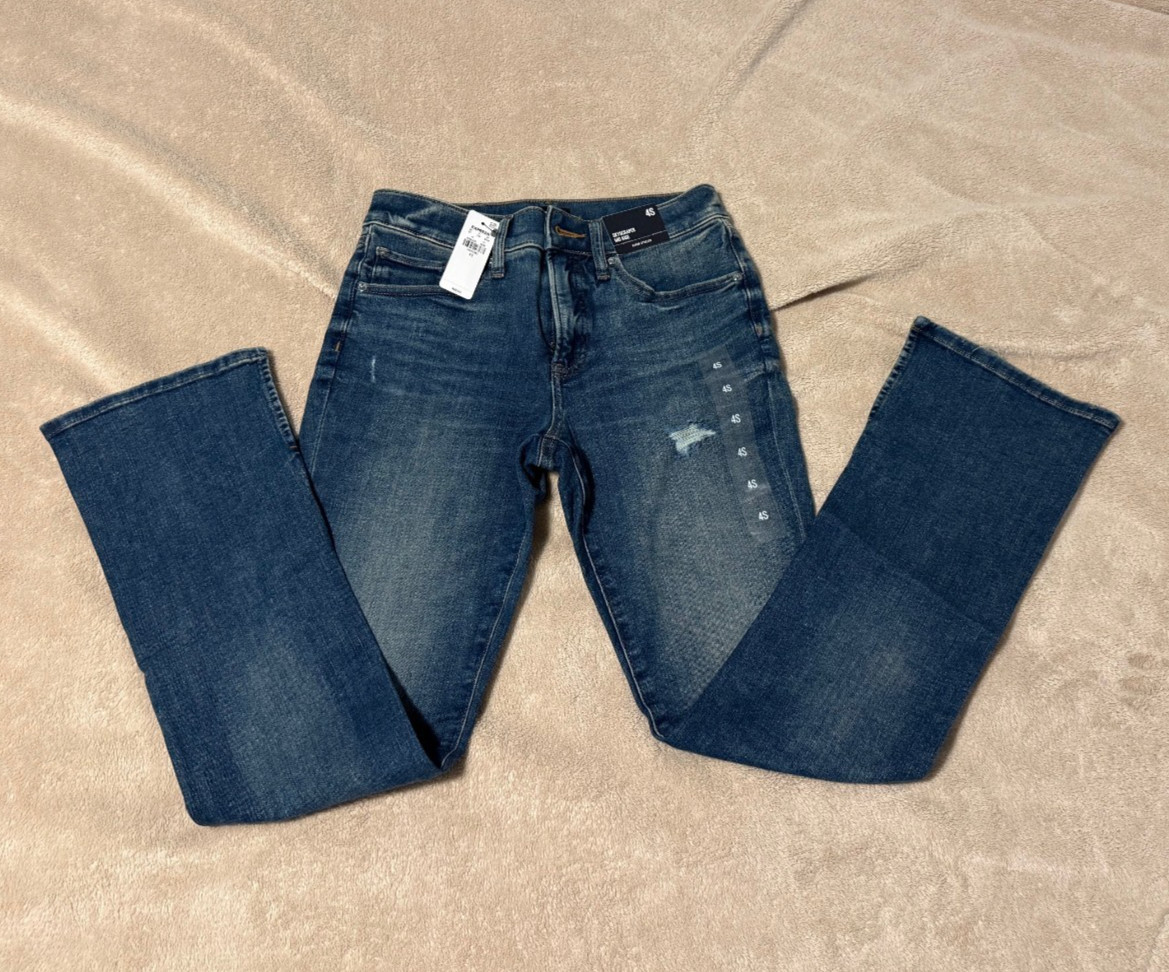 NWT $98 Mid Rise Medium Wash Distressed Skyscraper Jeans 4s