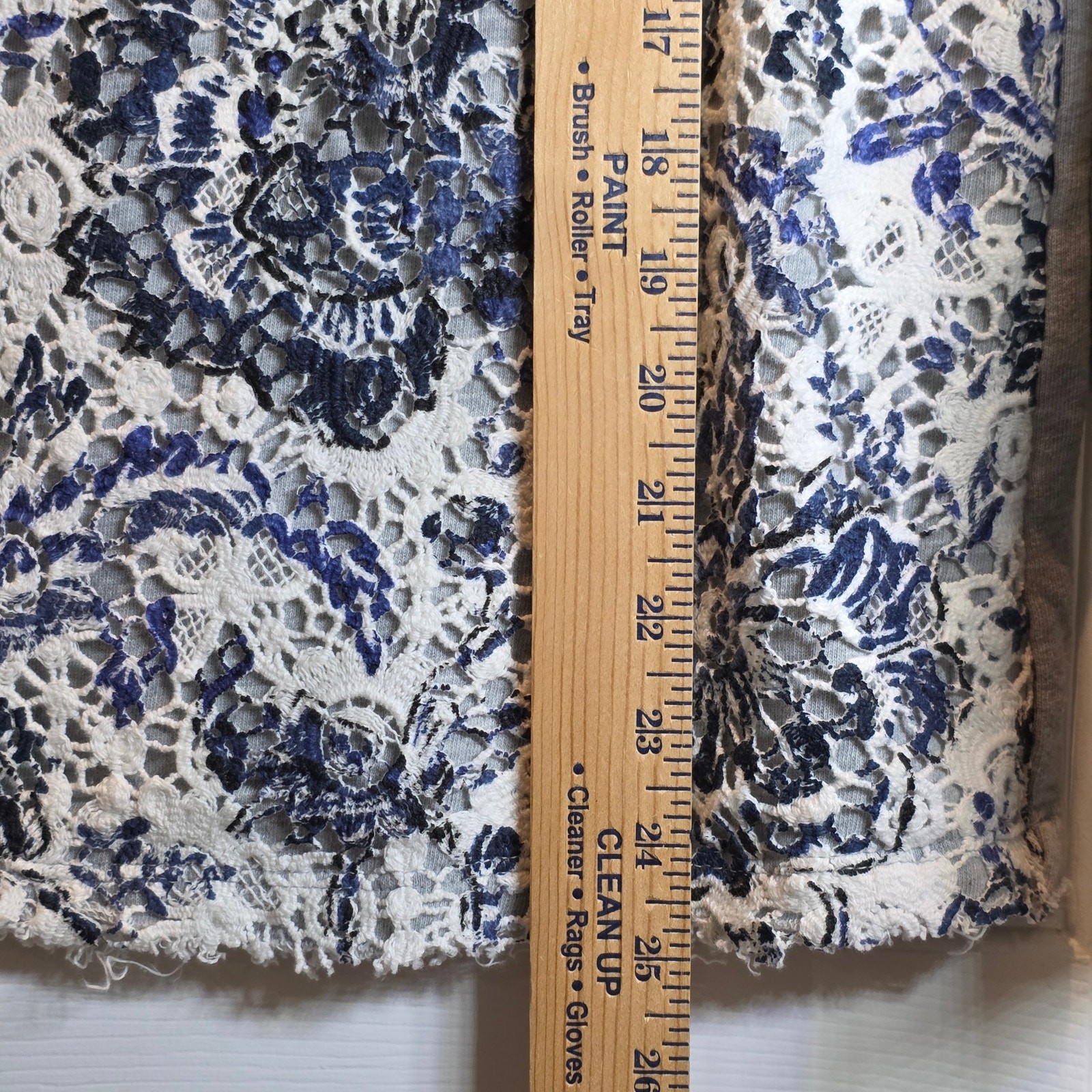 Sundance Caraway Lace Pullover Crochet Overlay Sweatshirt Top XL Gray Raw Edge