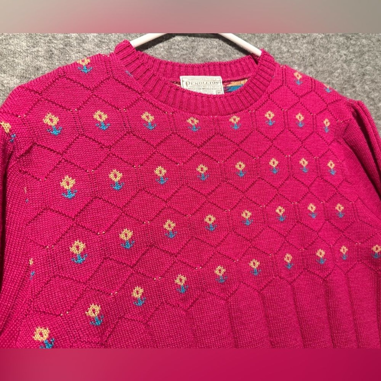 Pendleton Vtg 100% Virgin Wool Sweater Womens M (fits S/M) pink floral USA made