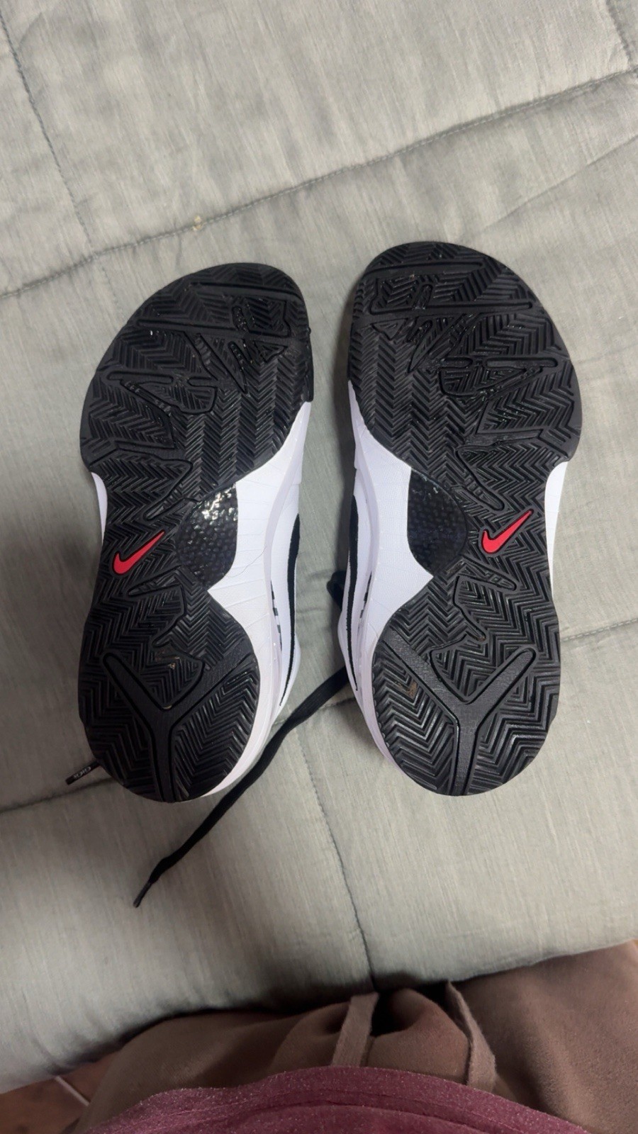 Nike Kobe Men’s Low Top Basketball Sneakers White Black Lace Up New w/ Box