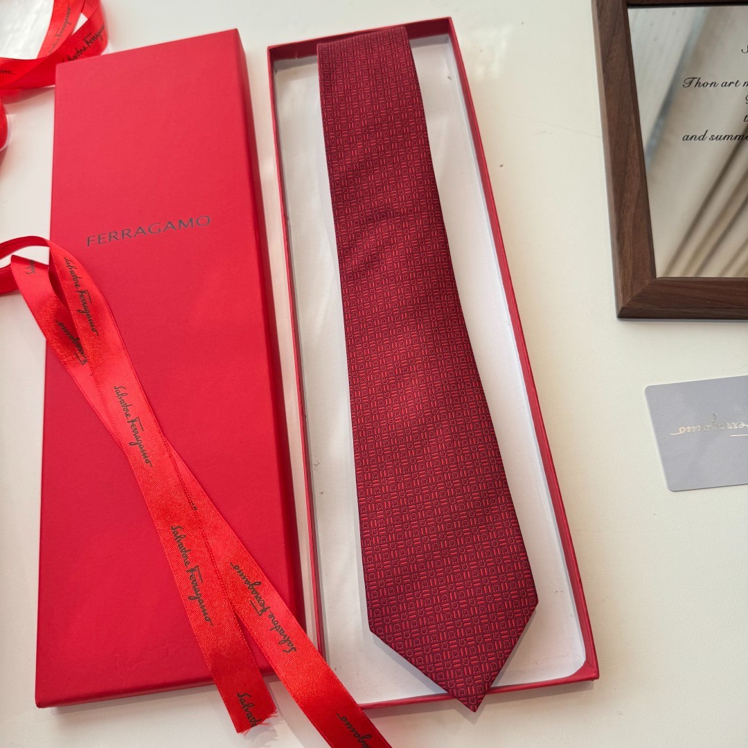 NWT Men’s Ferragamo Silk Necktie Luxury Business Formal