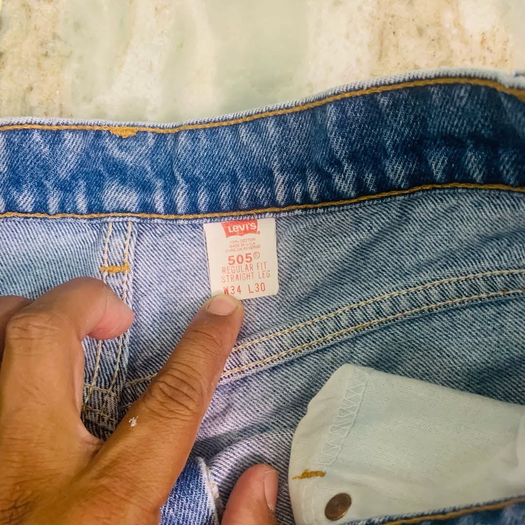 Vintage Levi’s 505 Size 34*30 Regular fit straightt leg made in USA 98