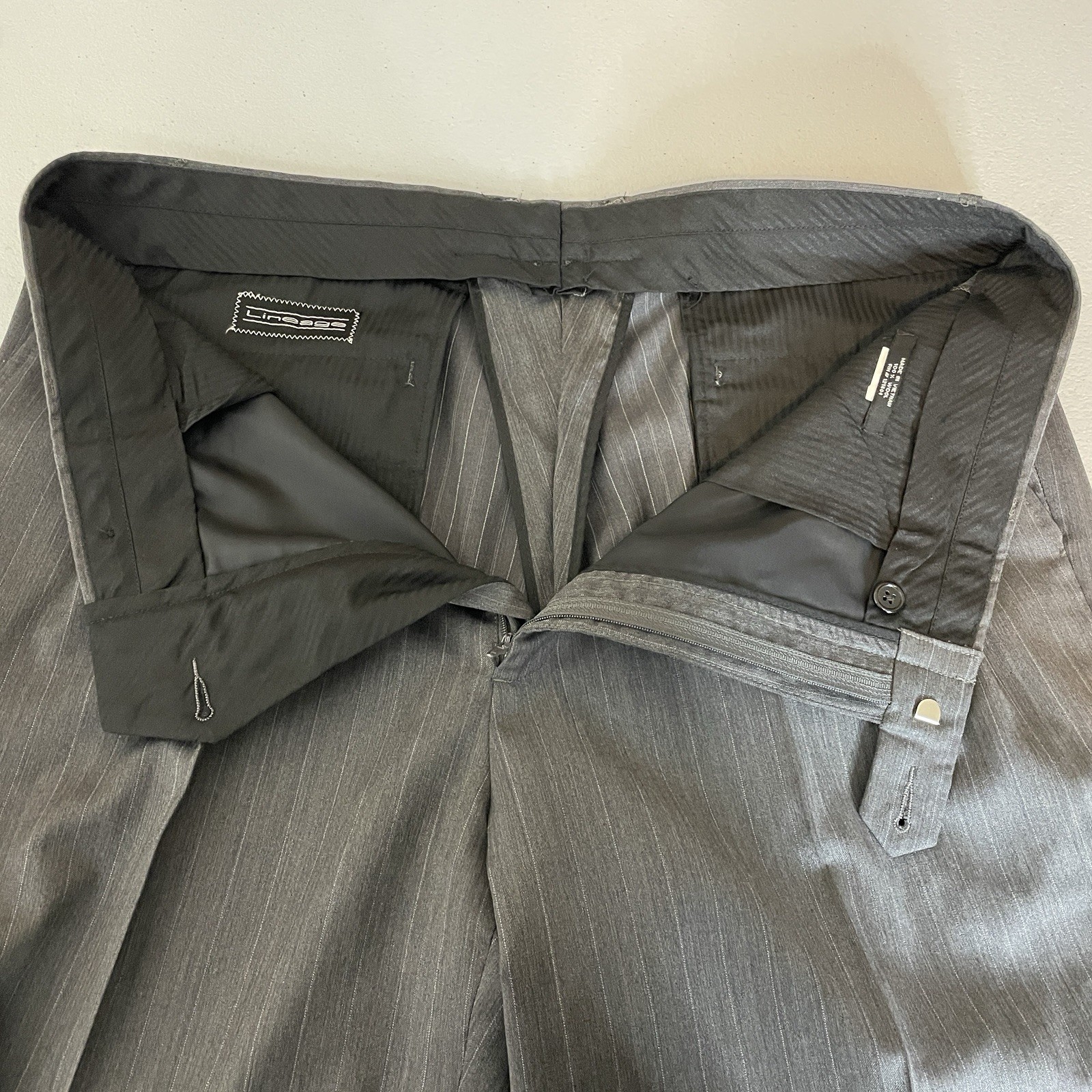 Lineage 2 Piece Suit Mens 44R 38×28 Gray Striped Wool Three Buttons Pants