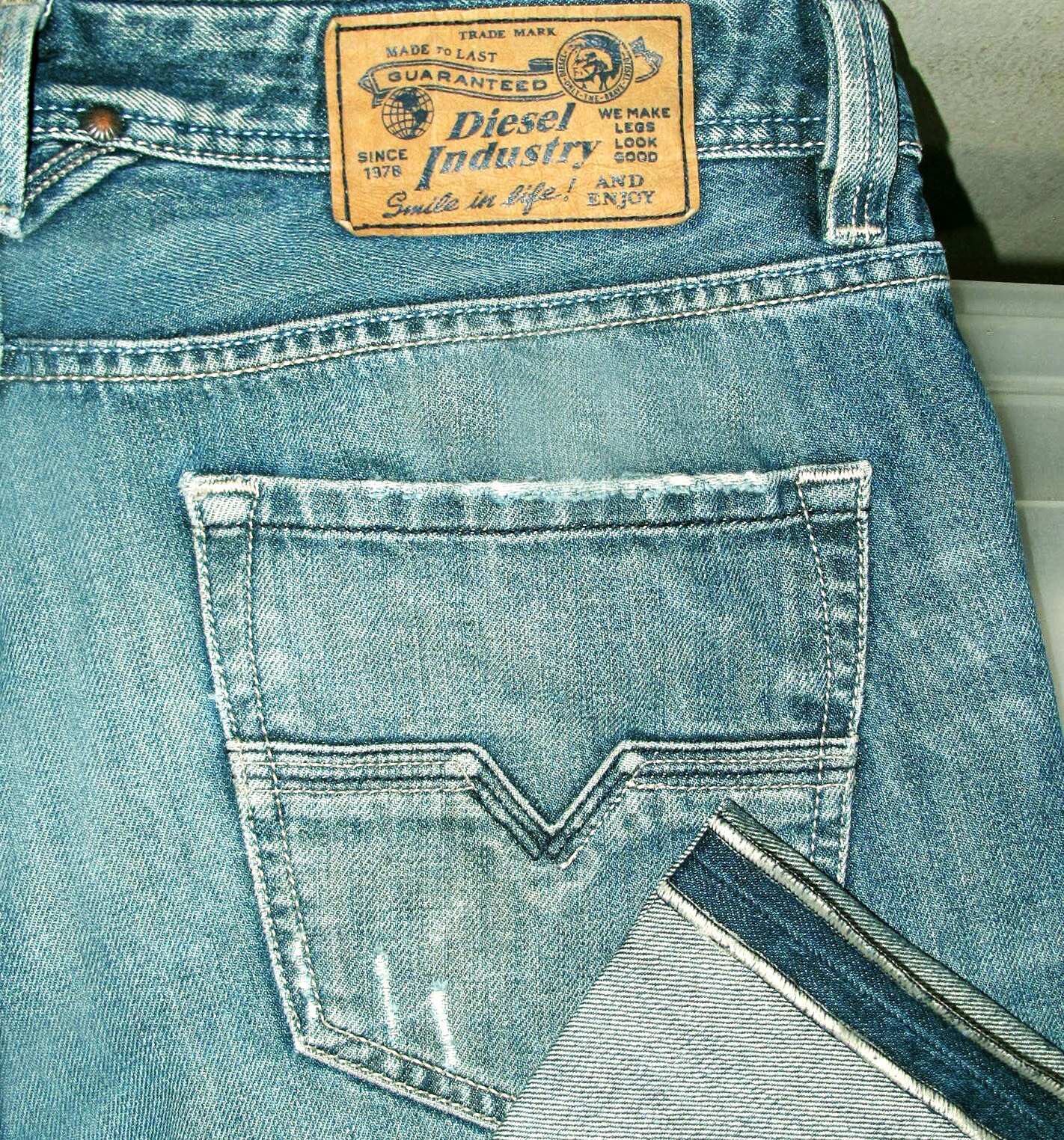 HOT Men’s DIESEL @ LARKEE 8B4 STRAIGHT DISTRESS Denim Jeans 32 x32 (Fit 33×32.5)
