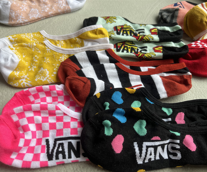 8 Pairs Random Color Women’s Super No Show Socks Size 7-9