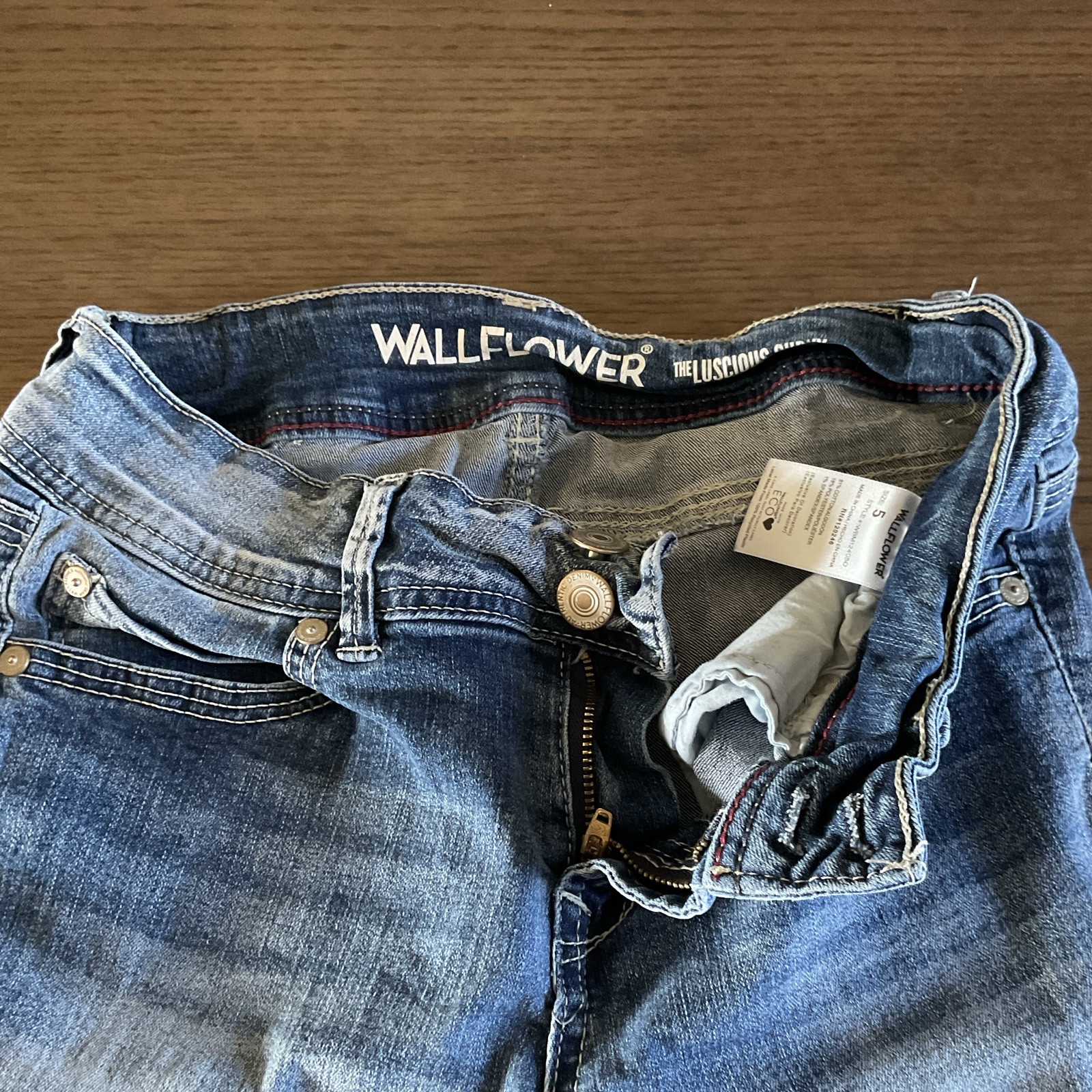 WallFlower Luscious Curvy Fit Skinny Jeans Blue Light Wash Stretch Pockets 5