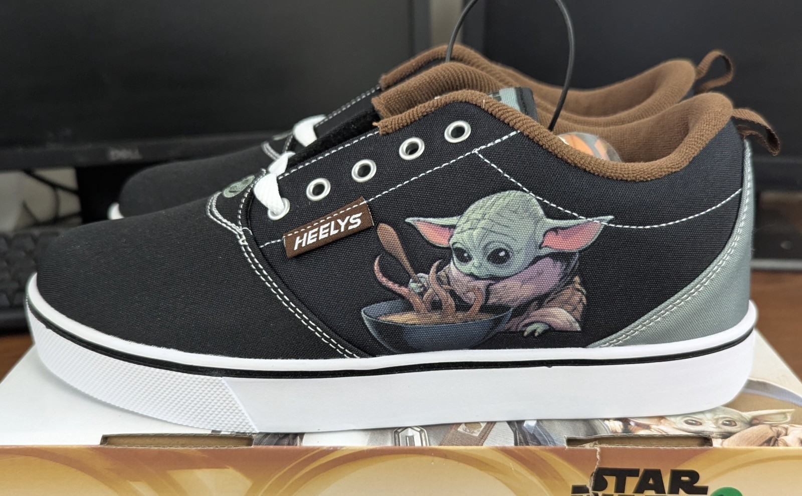 HEELYS PRO 20 PRINTS STAR WARS THE MANDALORIAN MENS SNEAKERS *SEE VARIATION* NIB