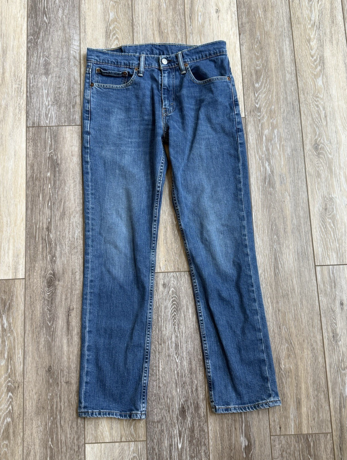 Vintage CW 1605 Levi’s Blue Medium Wash Straight Fit Denim Jeans Mid Rise #2005