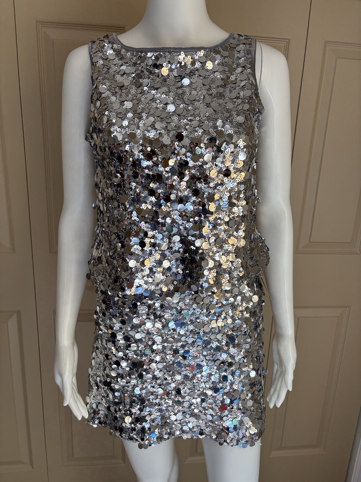 art class Girls Silver Sequin 2 Piece Skirt Set Sleeveless Lined Keyhole Back 14