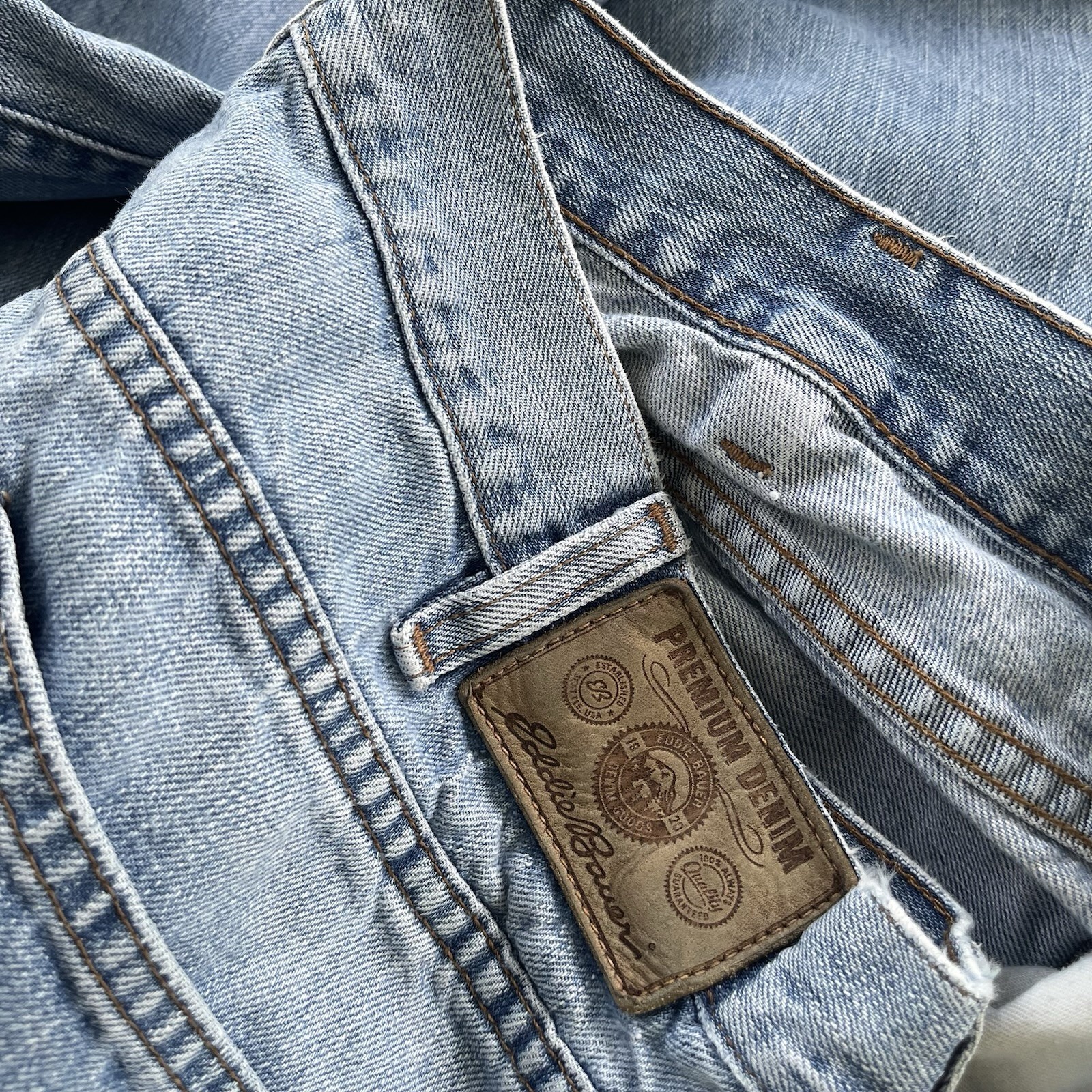 Eddie Bauer Men’s Straight Fit Mid Rise Light Wash Blue Denim 5-Pocket Jeans