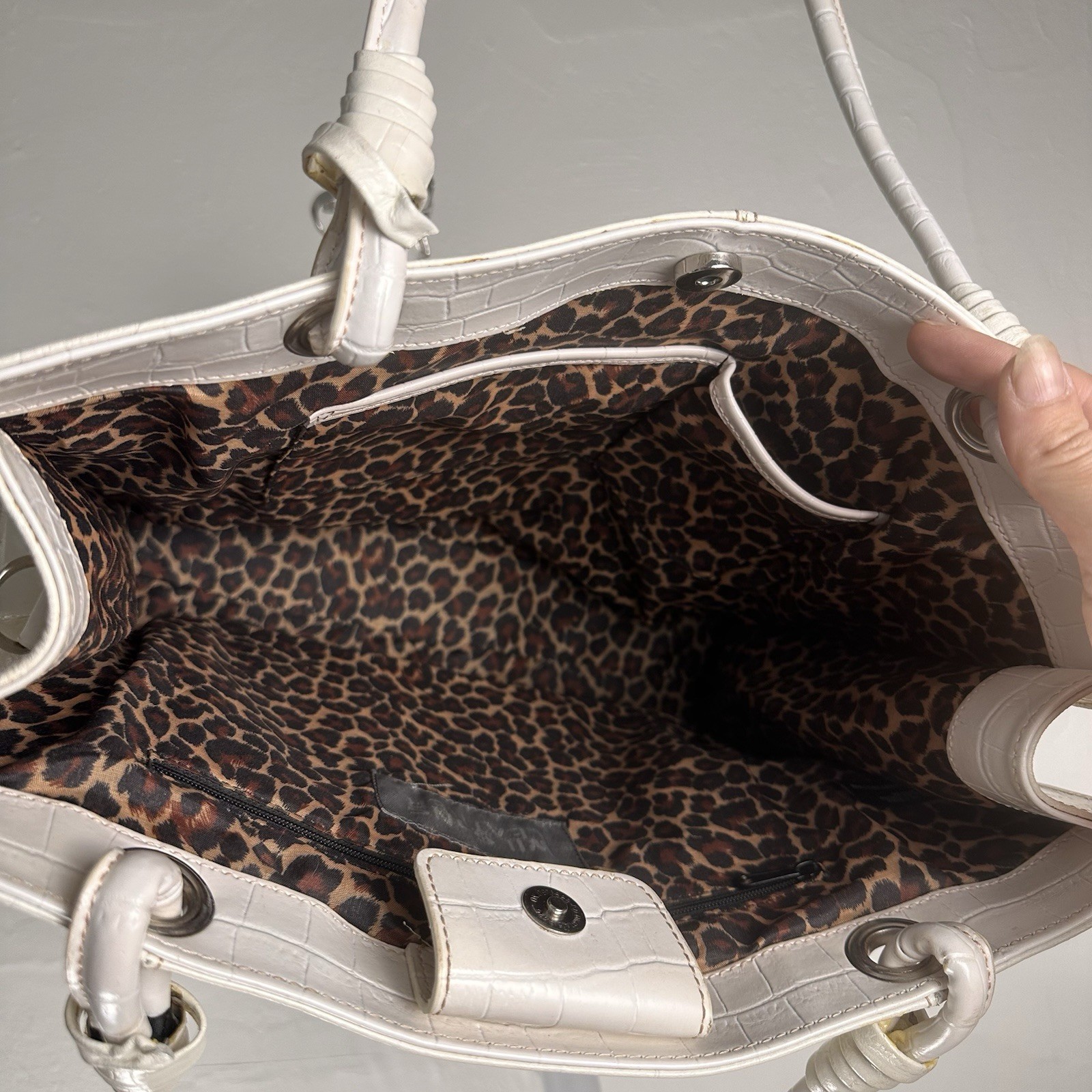 Wilson Leather Women’s White Embossed Tote Animal Print Lining Snap Zip Pockets