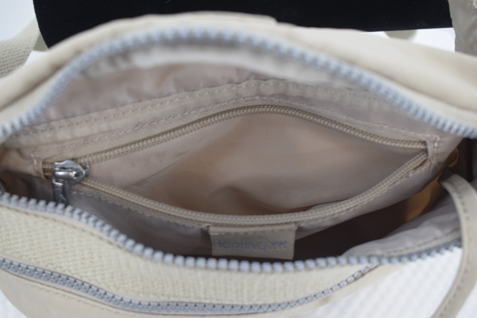Kipling Fanny Pack Waist Belt Bag Beige 2 Zipper Pockets Adjustable Strap Logo