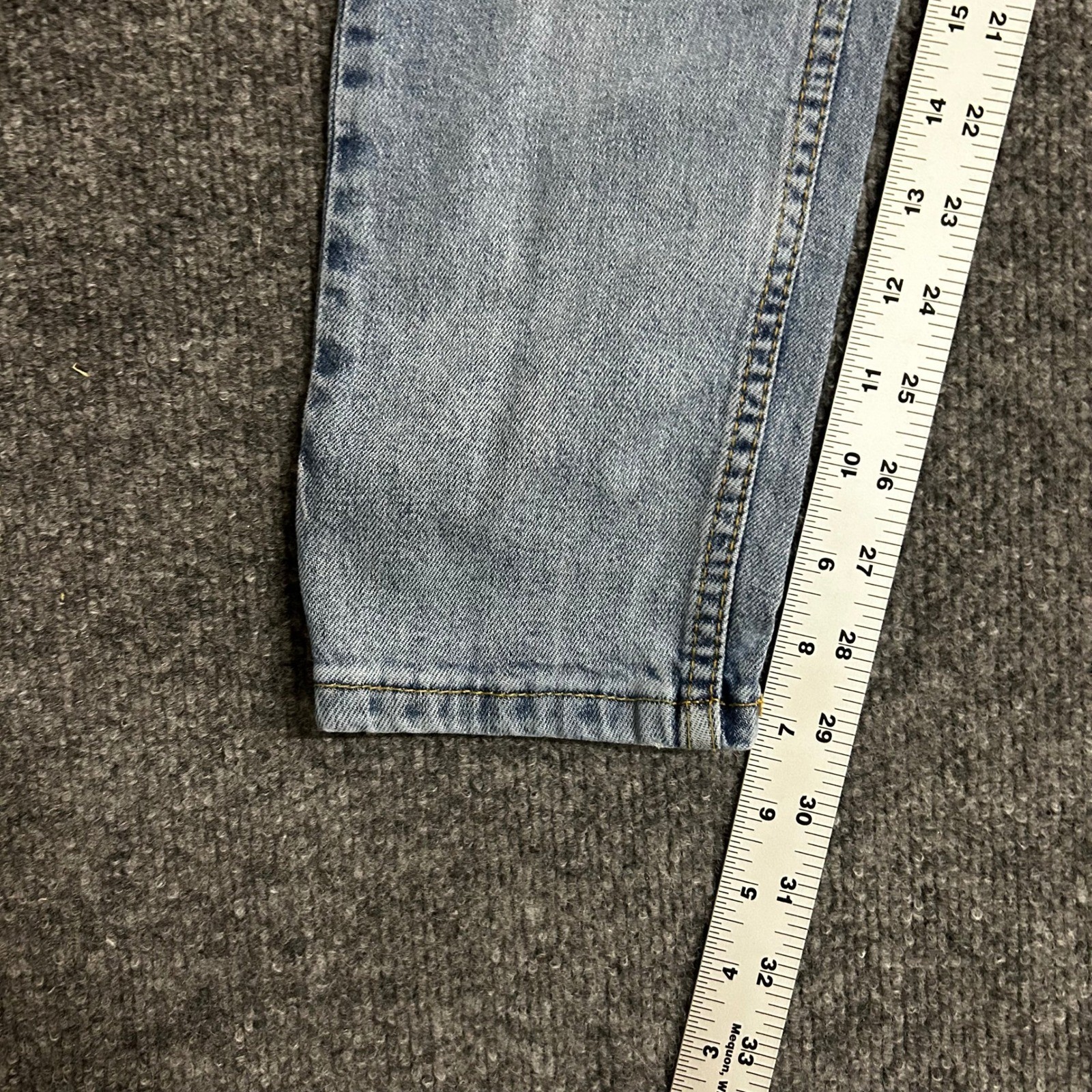 Levi’s Jeans Mens Size 28×32 512 Slim Taper Light Wash Blue Denim Streetwear