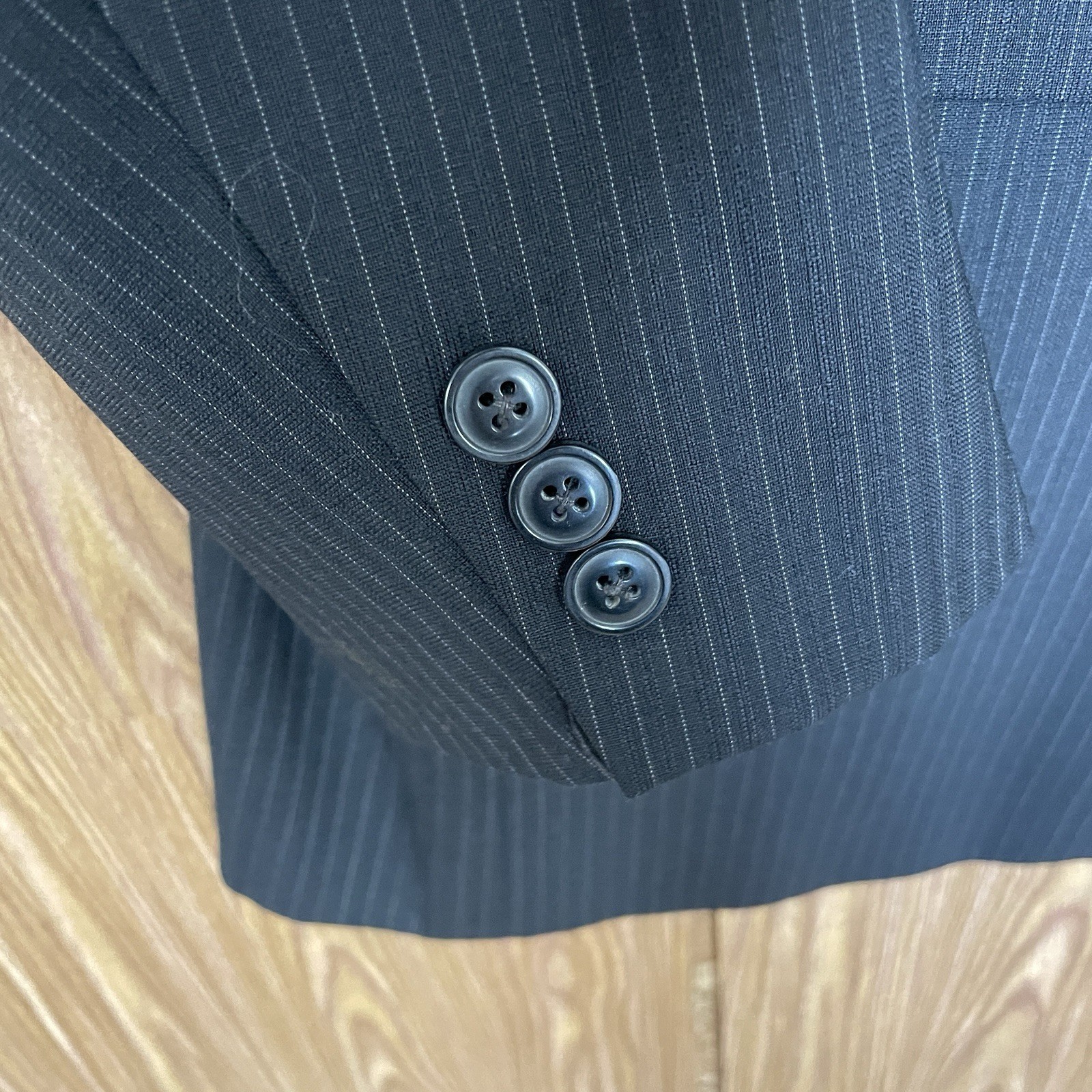 Lineage 2 Piece Suit Mens 44R 36×29 Black Gray Striped Super Fine Wool Polyester