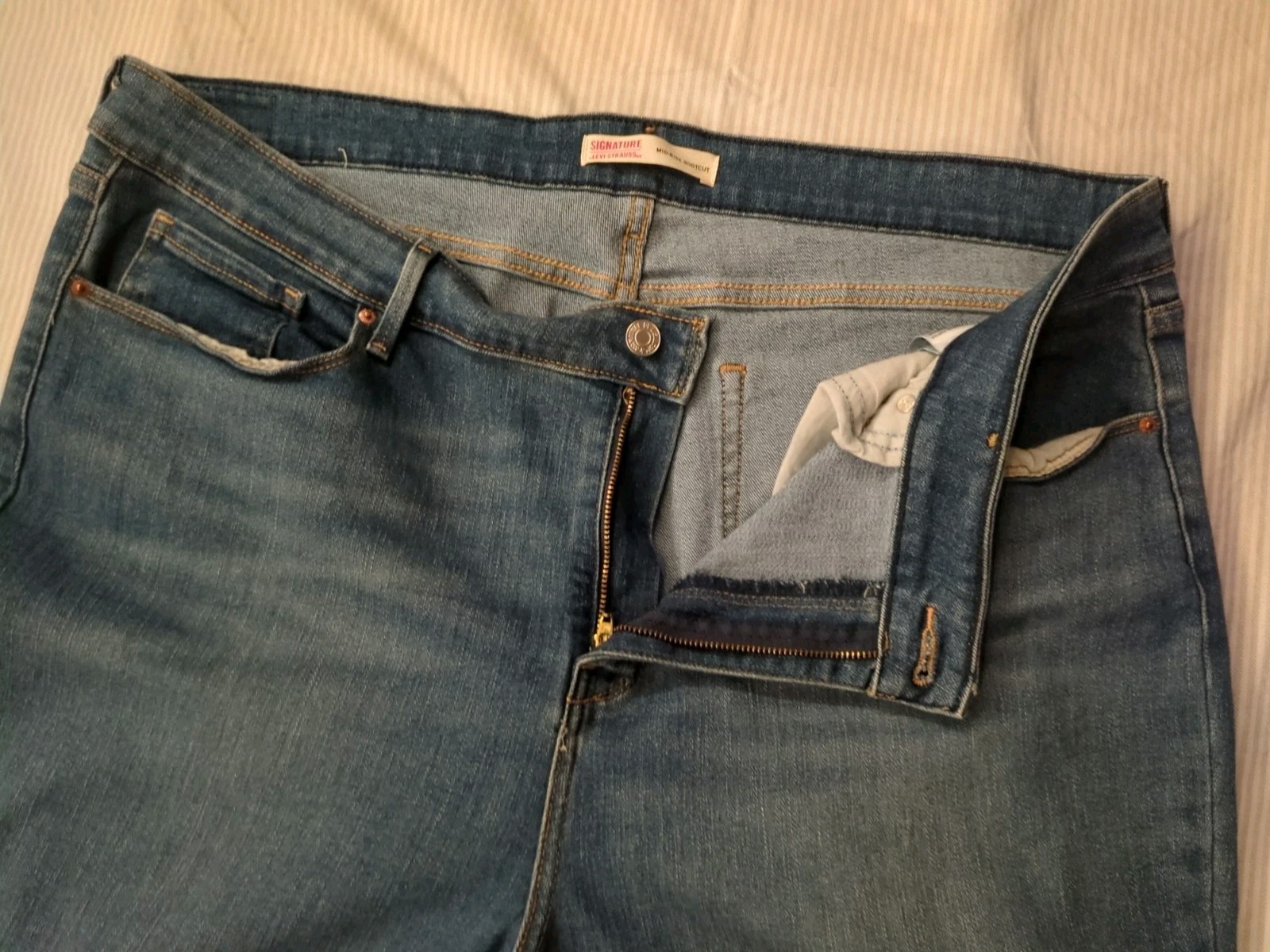 Signature By Levi Strauss Size 20M Women’s Denim Jeans Boot Cut Mid Rise 35”x32”