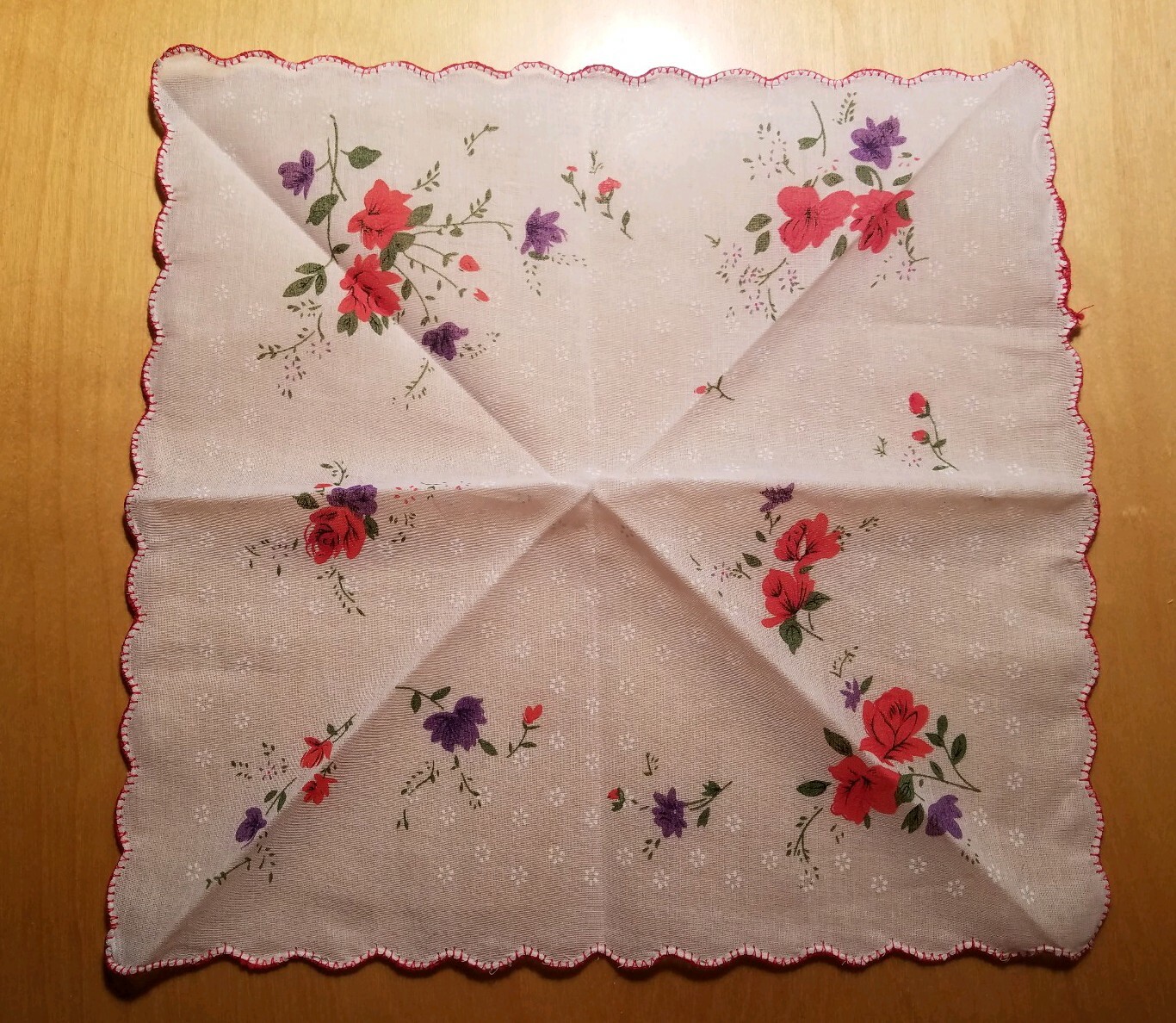 Vintage 50s Floral Print Rayon Hankie Scalloped Hand Stitched Edges 11 1/4″ Sq.