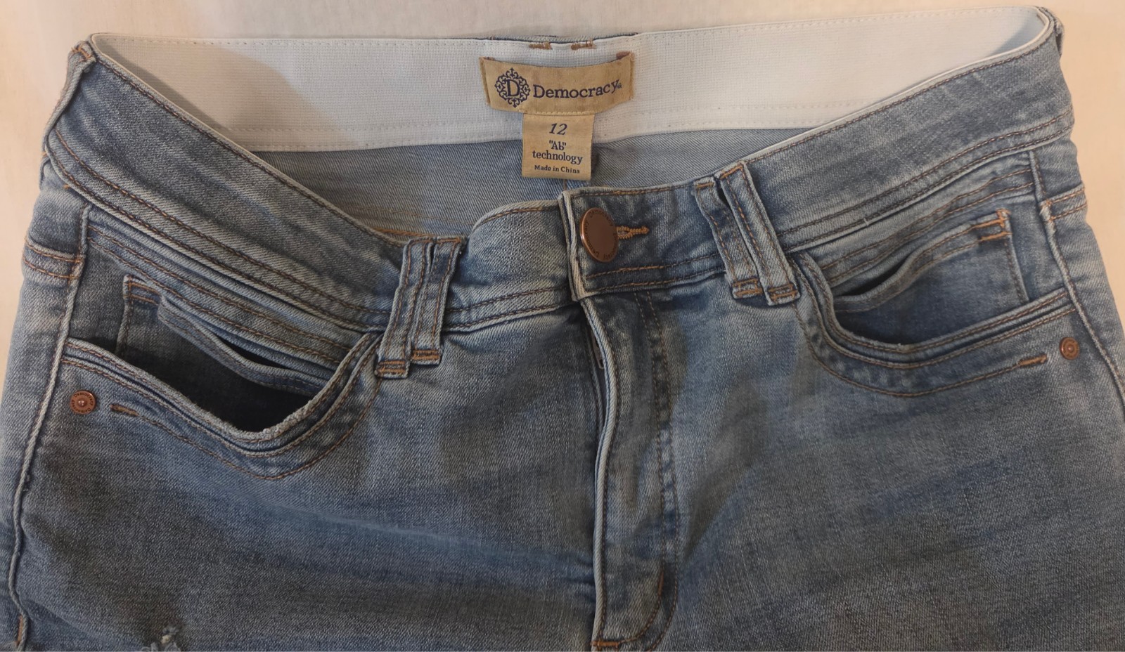 Democracy “Ab” Technology Jeans Size 12 Inseam 28 inches