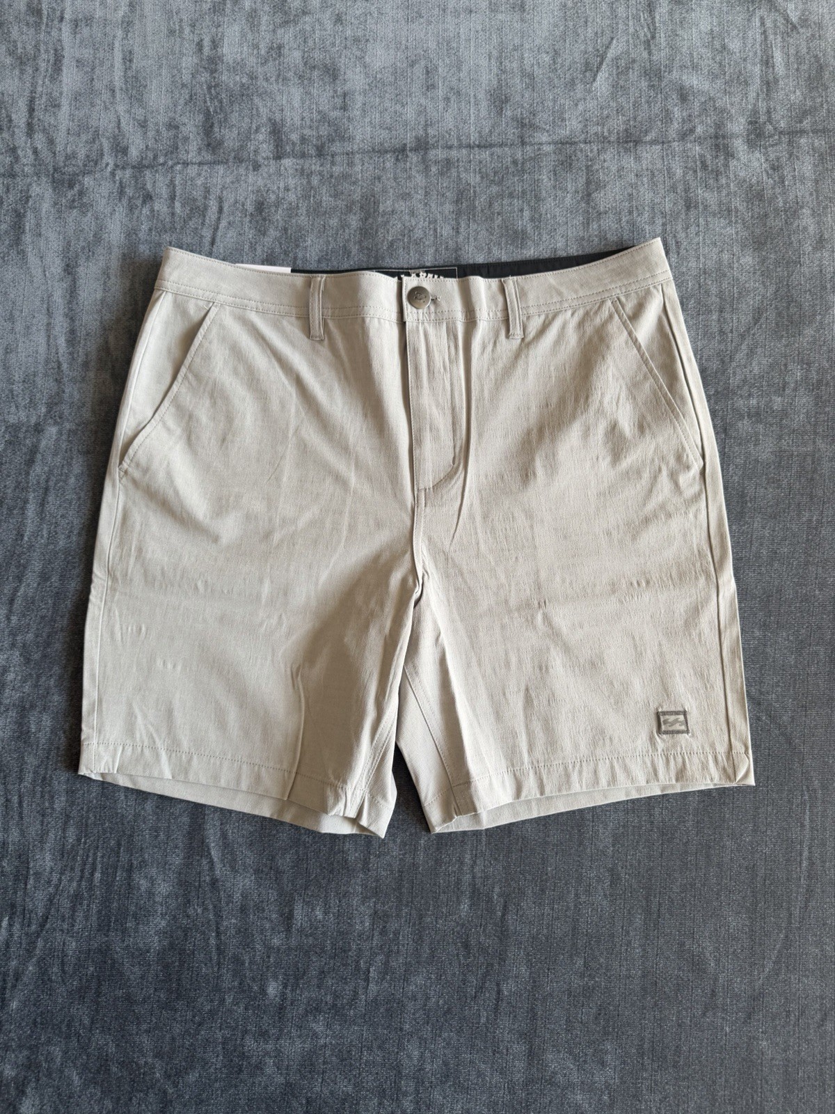 billabong men’s hybrid shorts 18″ Light grey size 34 NEW WITH TAGS