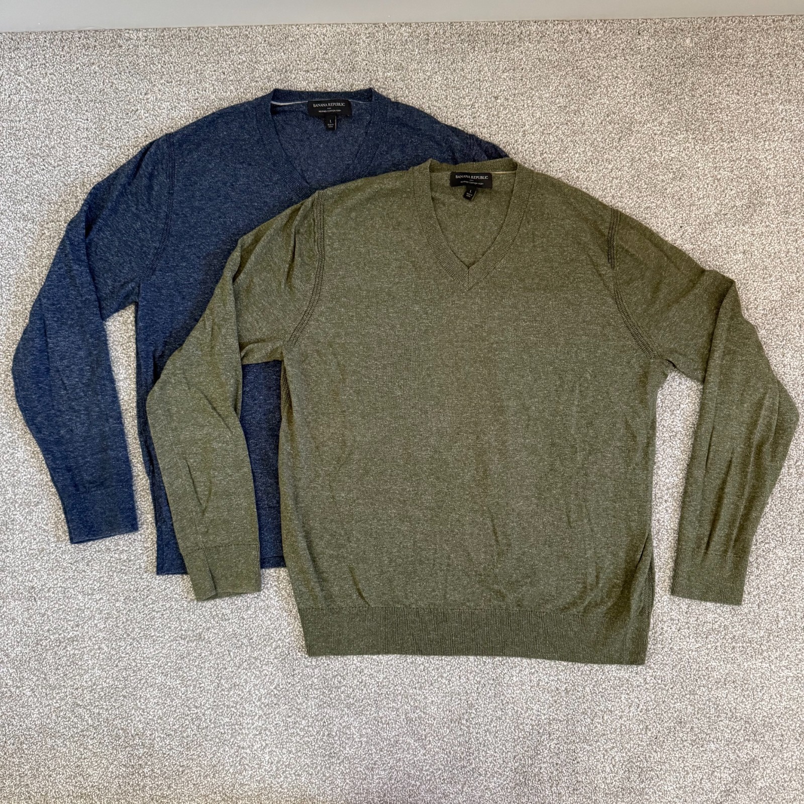 Lot of 2 Banana Republic Heather Cotton Yarn V-Neck Sweaters Men’s L Blue Green