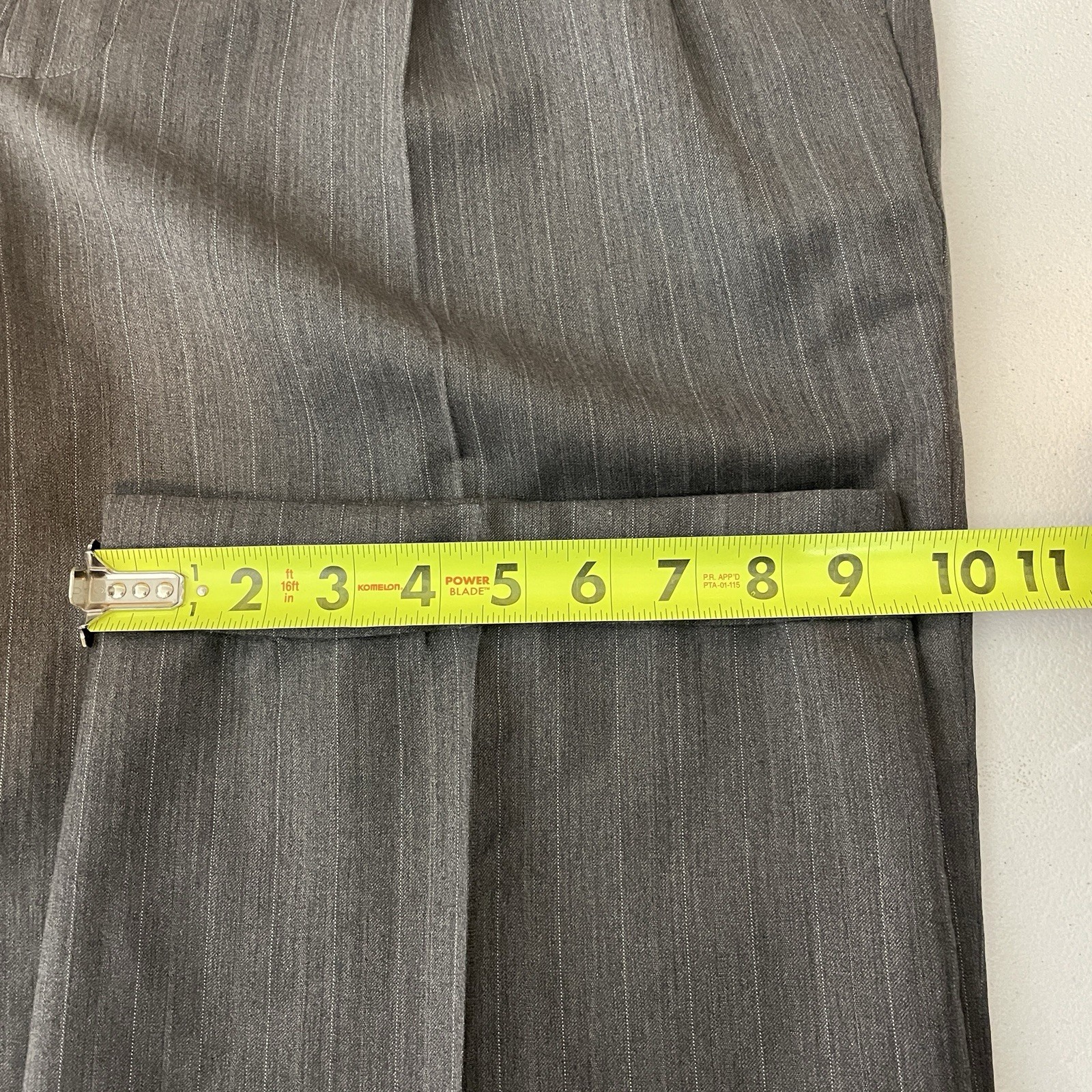 Lineage 2 Piece Suit Mens 44R 38×28 Gray Striped Wool Three Buttons Pants