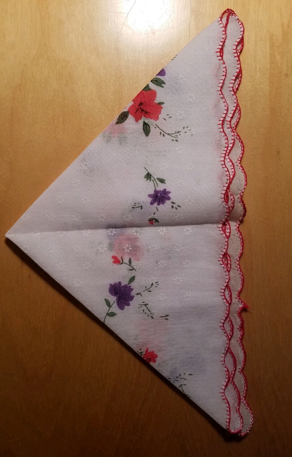 Vintage 50s Floral Print Rayon Hankie Scalloped Hand Stitched Edges 11 1/4″ Sq.