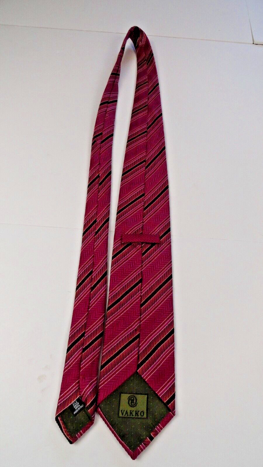Vakko Turkiye Necktie Men’s 100% Silk Handmade Italy Designer Diagonal 61 x 3.75