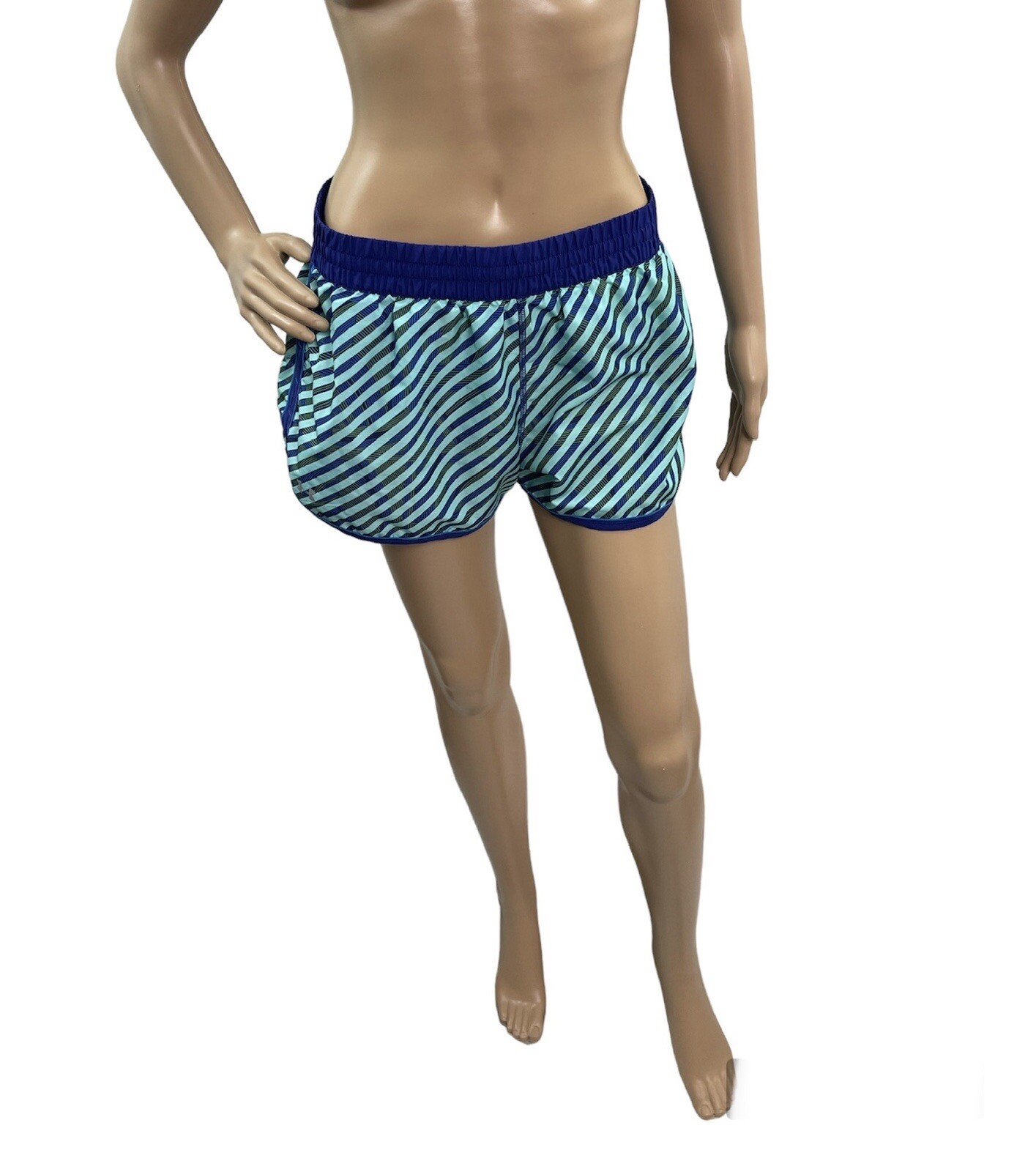 Under Armour Women’s Size M Semi Fitted Athletic Shorts