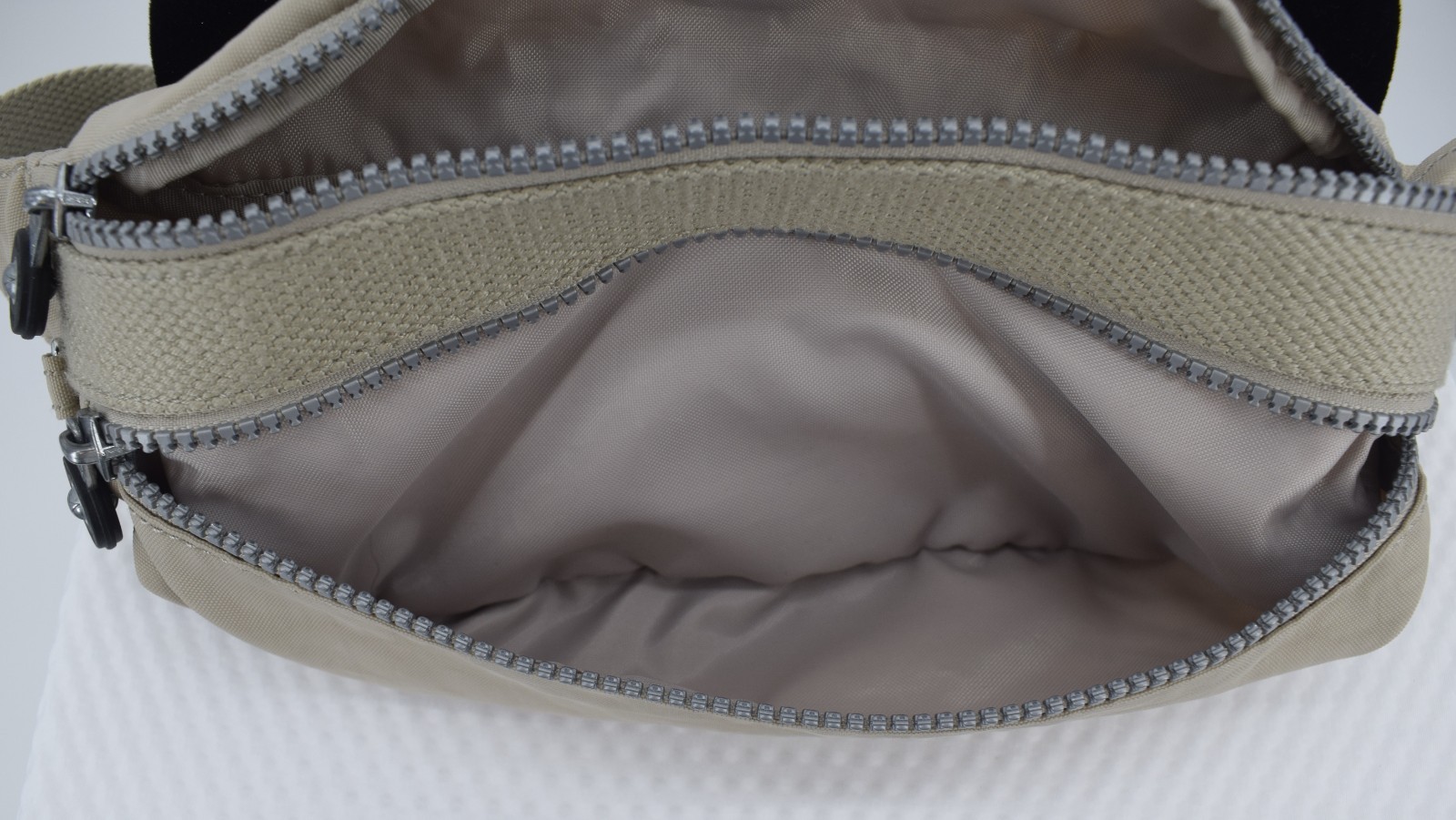 Kipling Fanny Pack Waist Belt Bag Beige 2 Zipper Pockets Adjustable Strap Logo