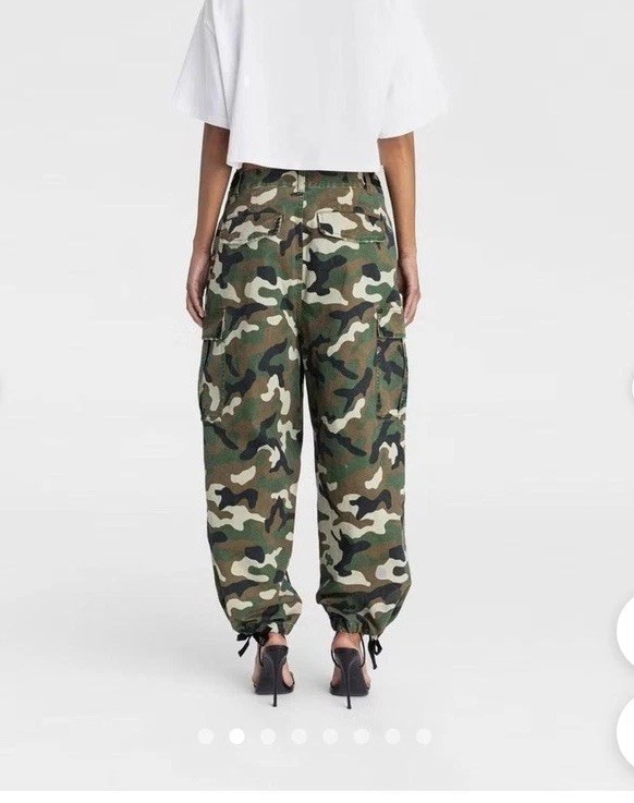 KBB by Kahlana The Cargo Mid Rise Straight Leg Classic Camo Pants – size M- NWT
